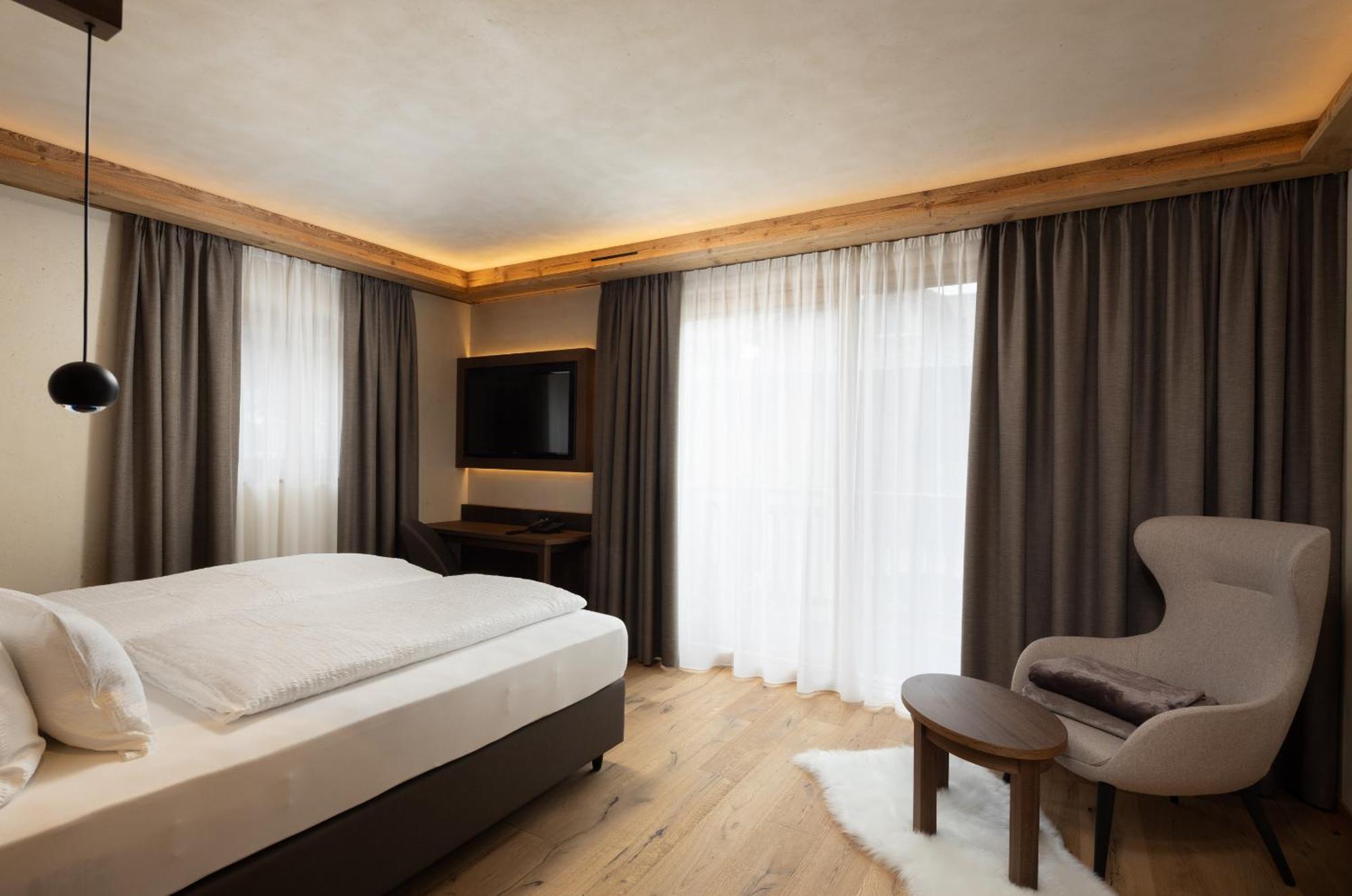Superior Double or Twin Room,1588589143:JPEG