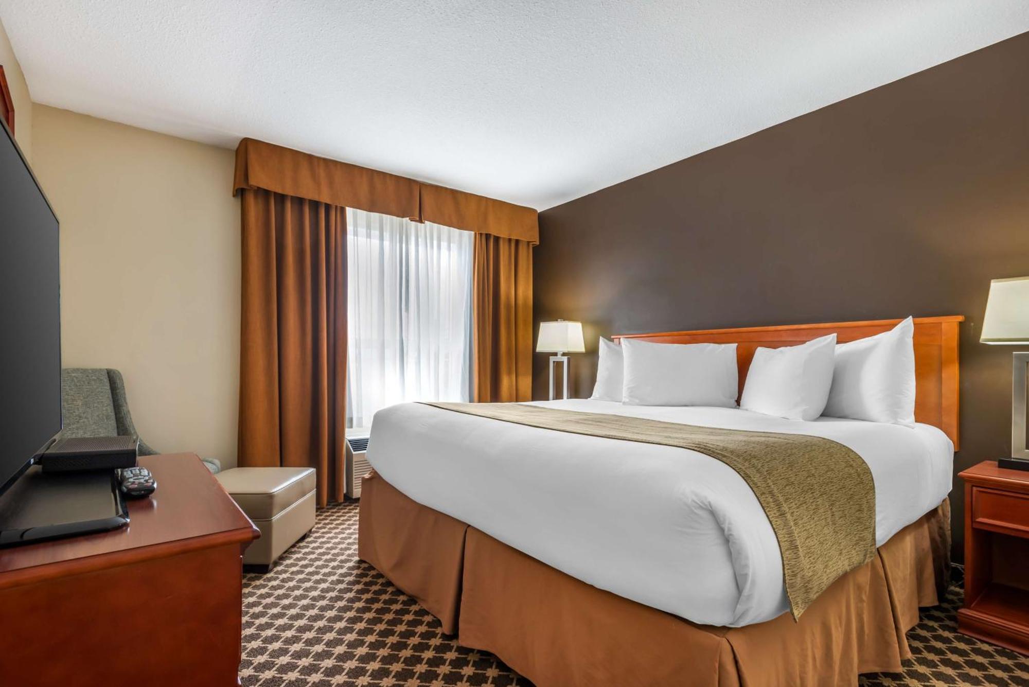 King Suite with Whirlpool - Non-Smoking,1592891918:JPEG