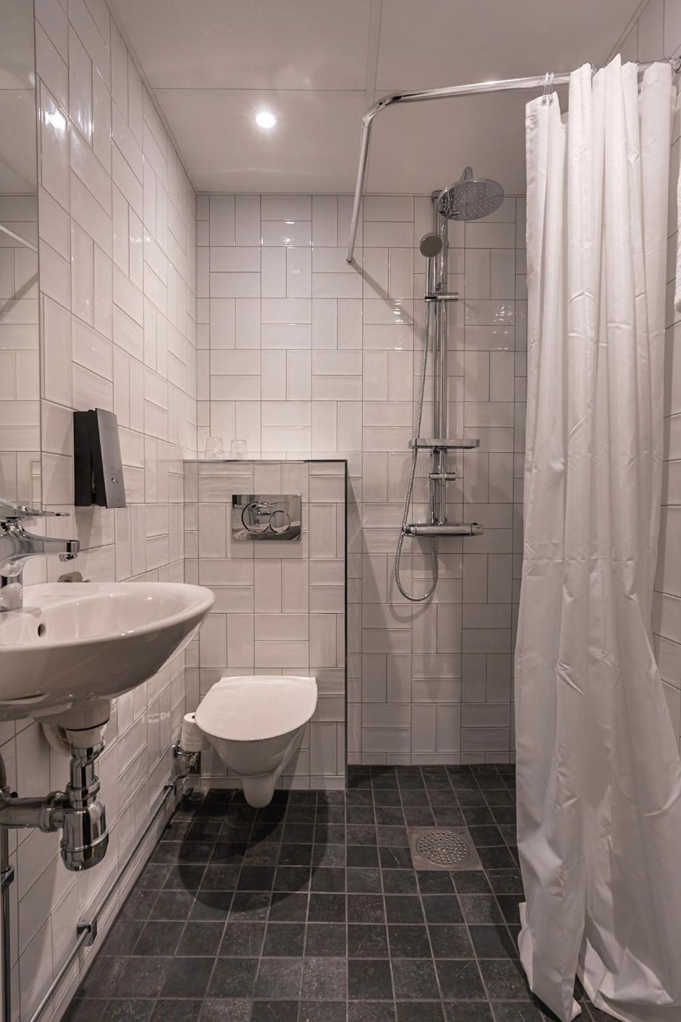 Small Double Room Without Window