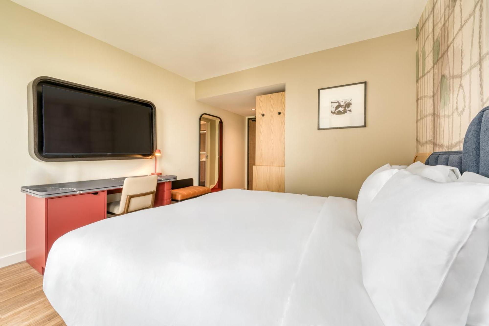 Queen Room with Accessible Tub - Disability Access,1620810385:JPEG