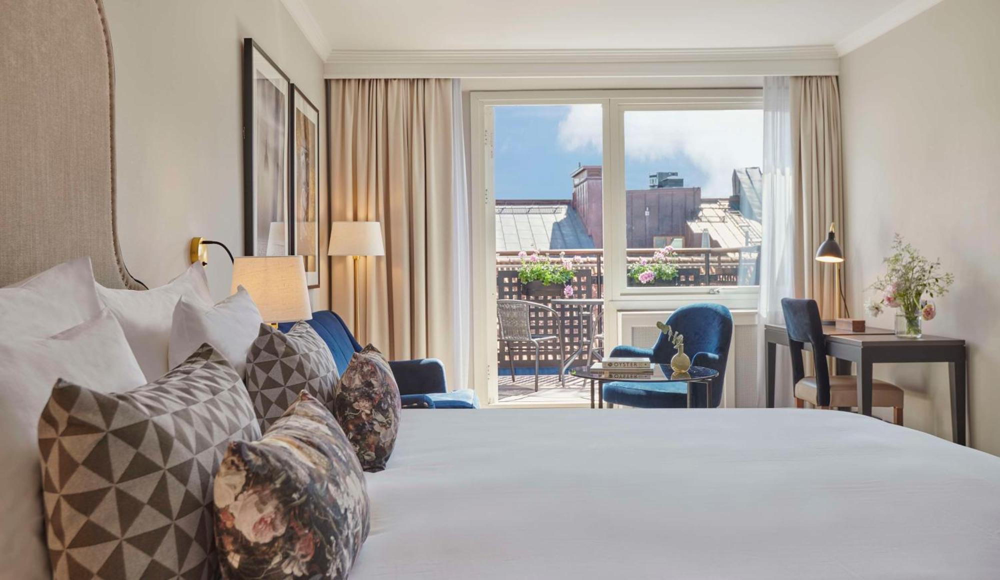 Deluxe King Room with Balcony