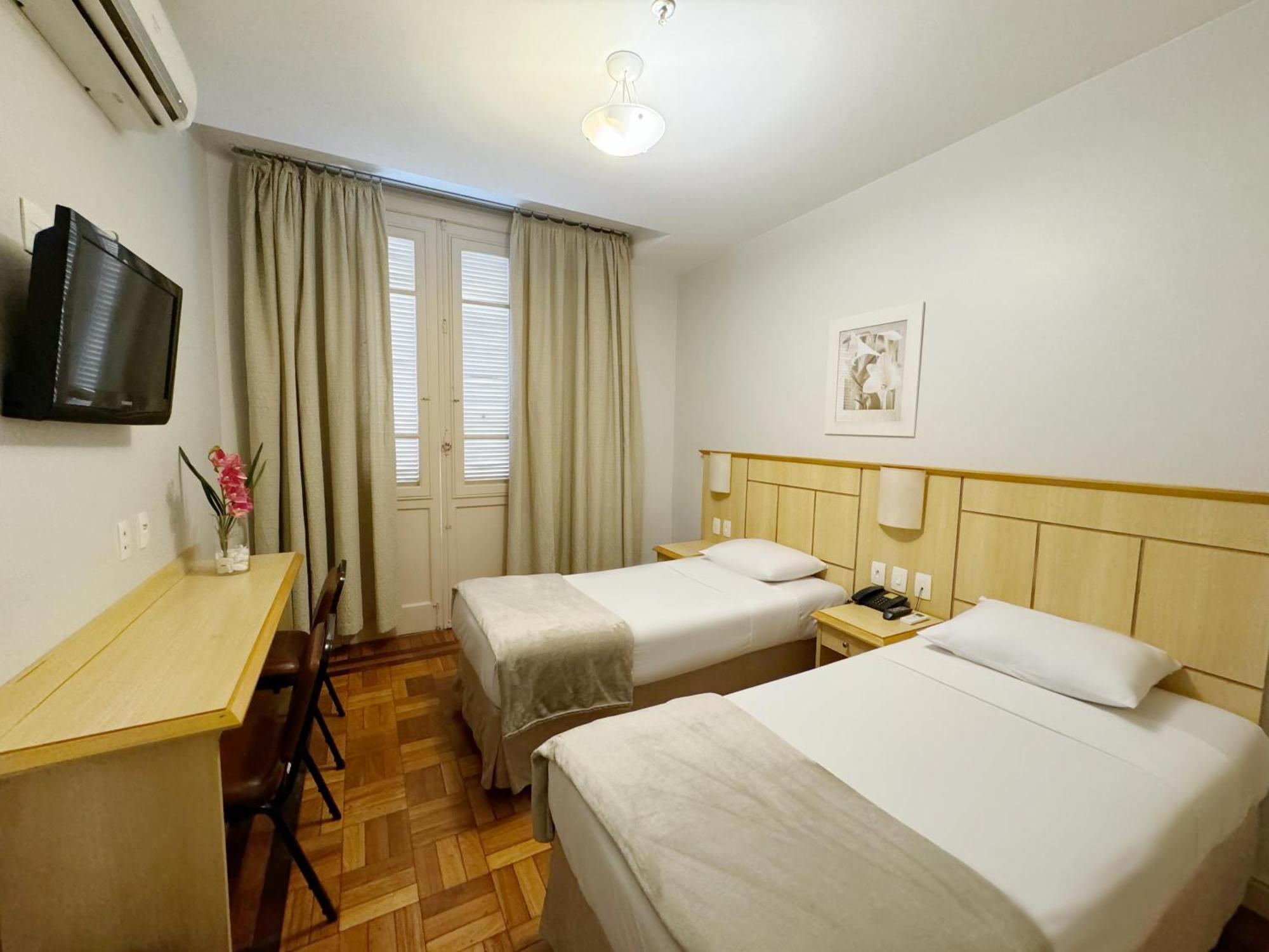 Quarto Twin Standard
