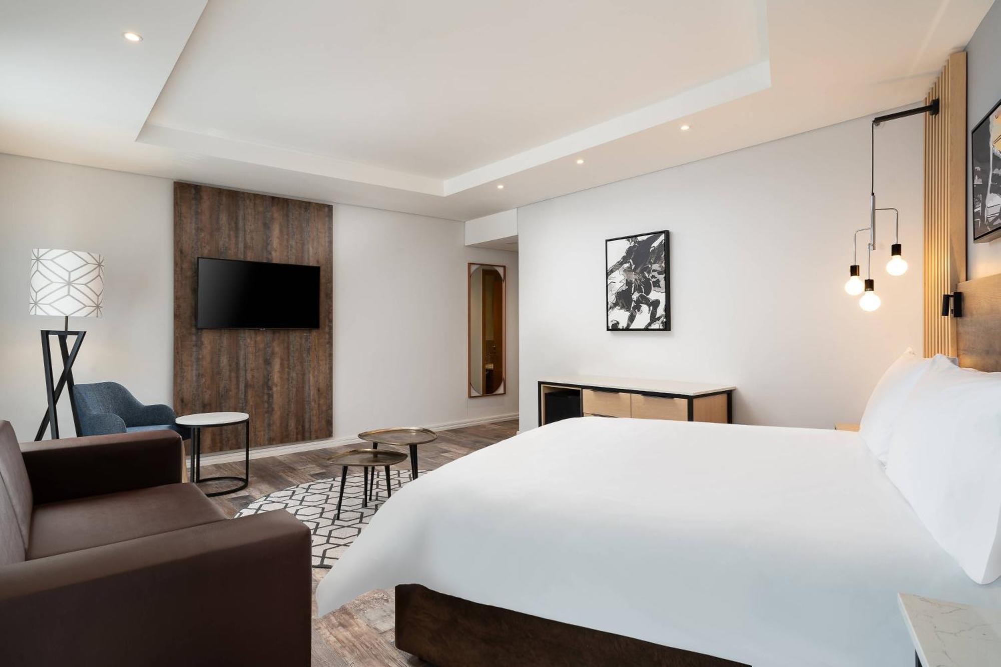 Larger Guest room 1 King,1634397020:JPEG