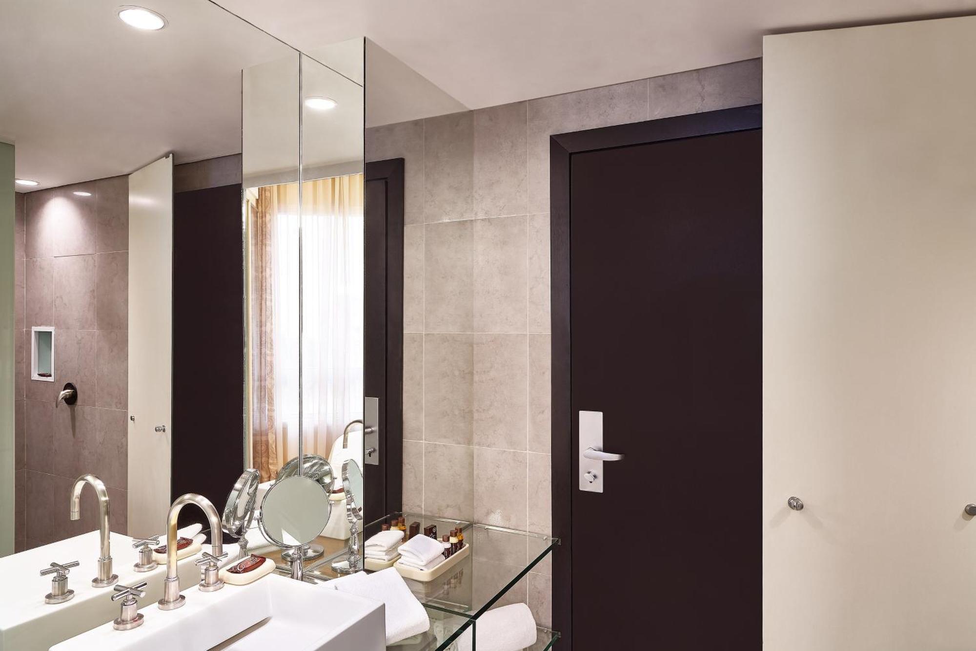 Comfort Queen Room