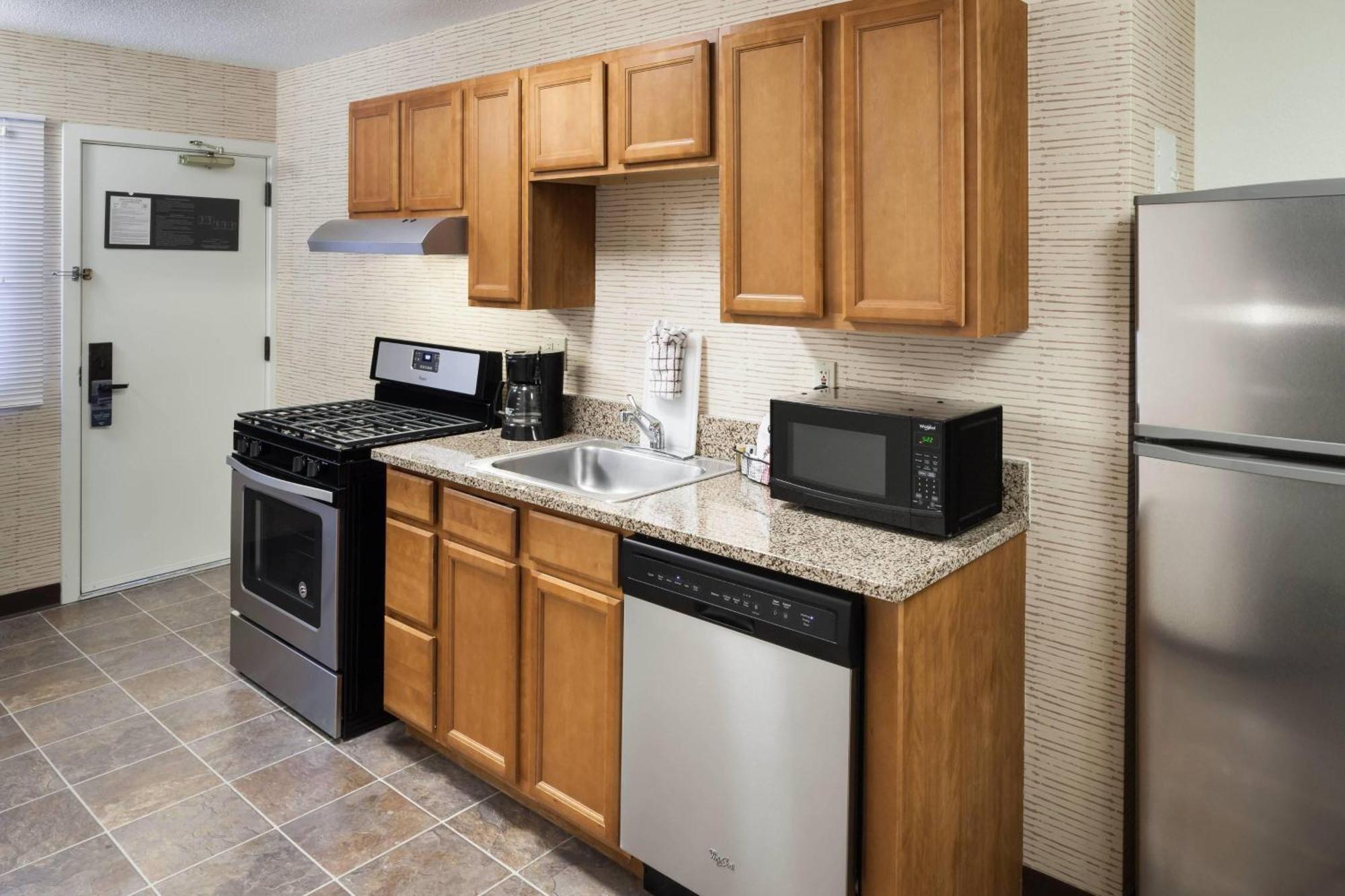 1 Bedroom Suite, 1 Queen, Sofa bed, Outside Entrance