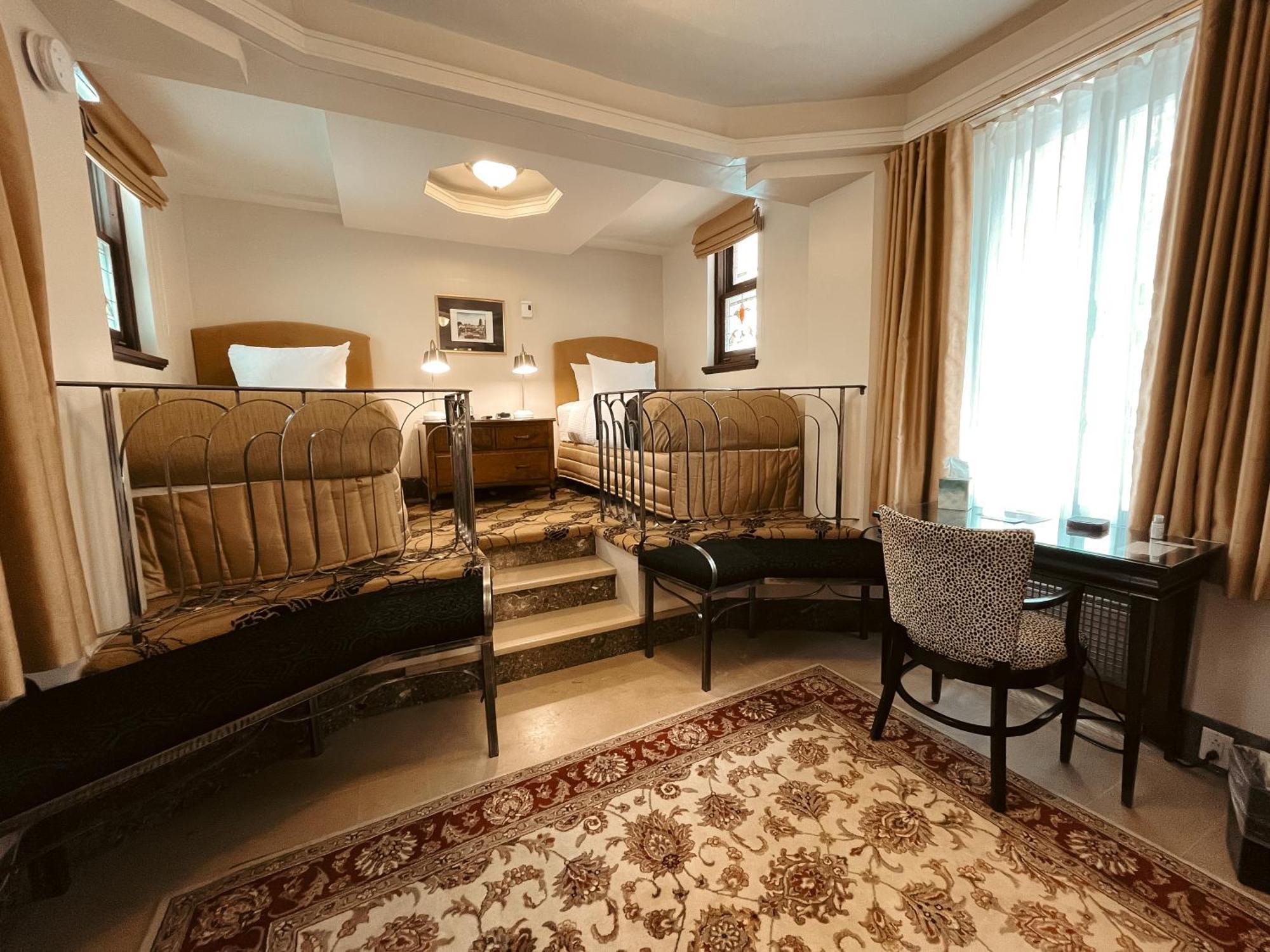 Twin Room,1636002925:JPEG