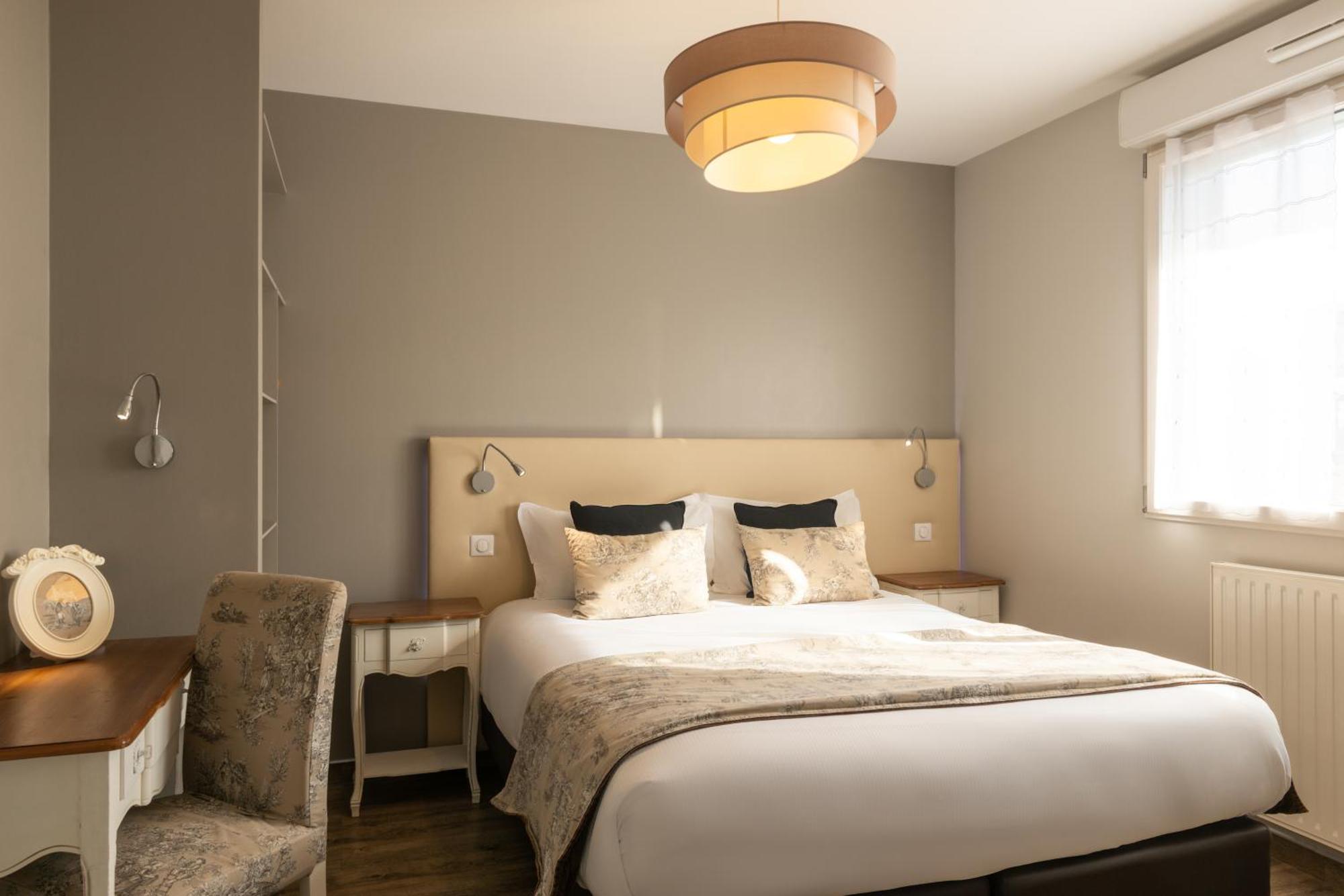 Comfort Room with City View
