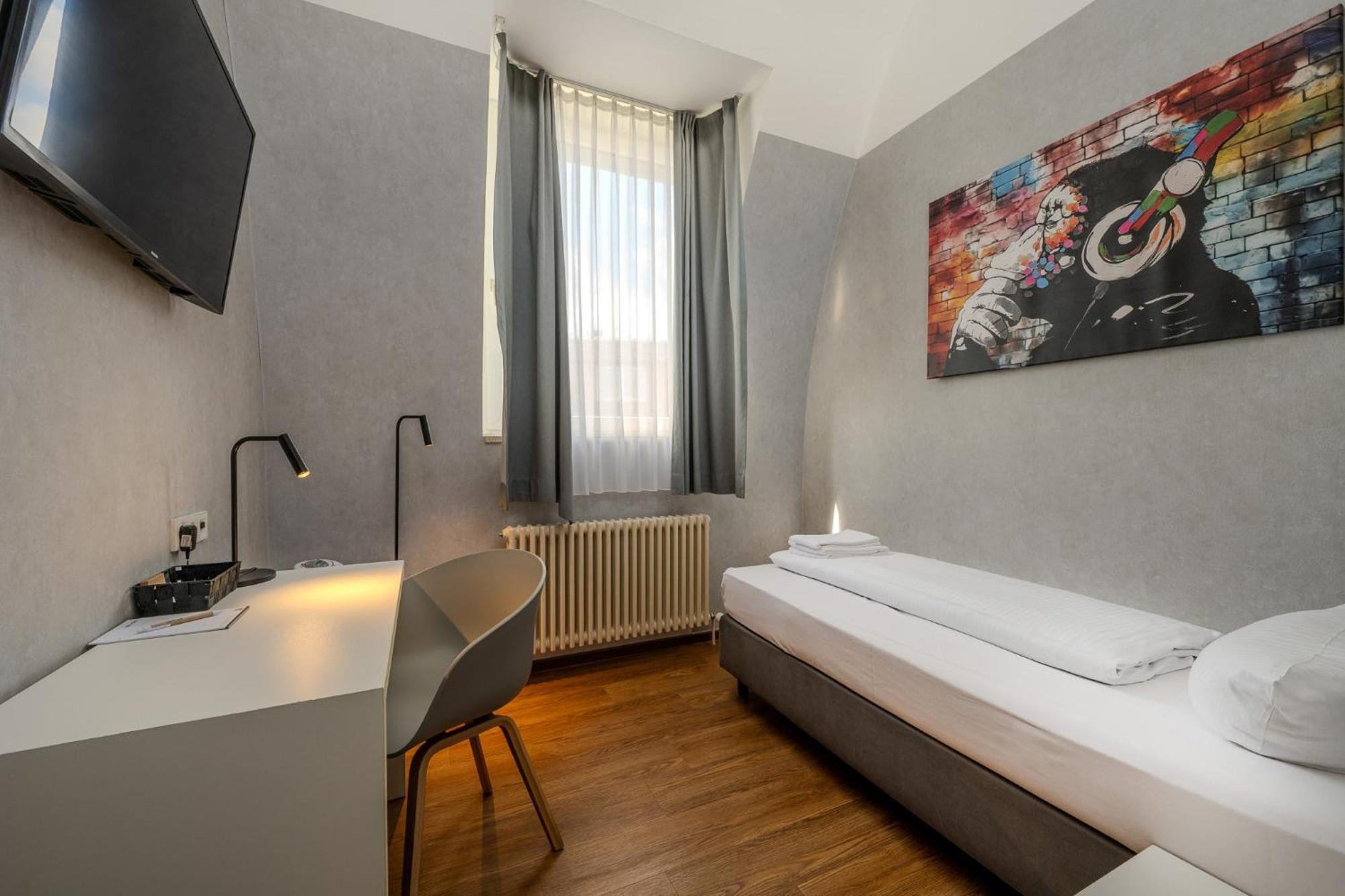 Single Room,1666034899:JPEG