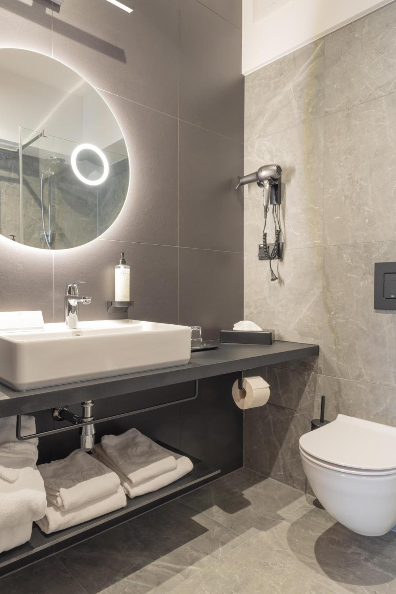 Studio with Balcony,1669820374:JPEG