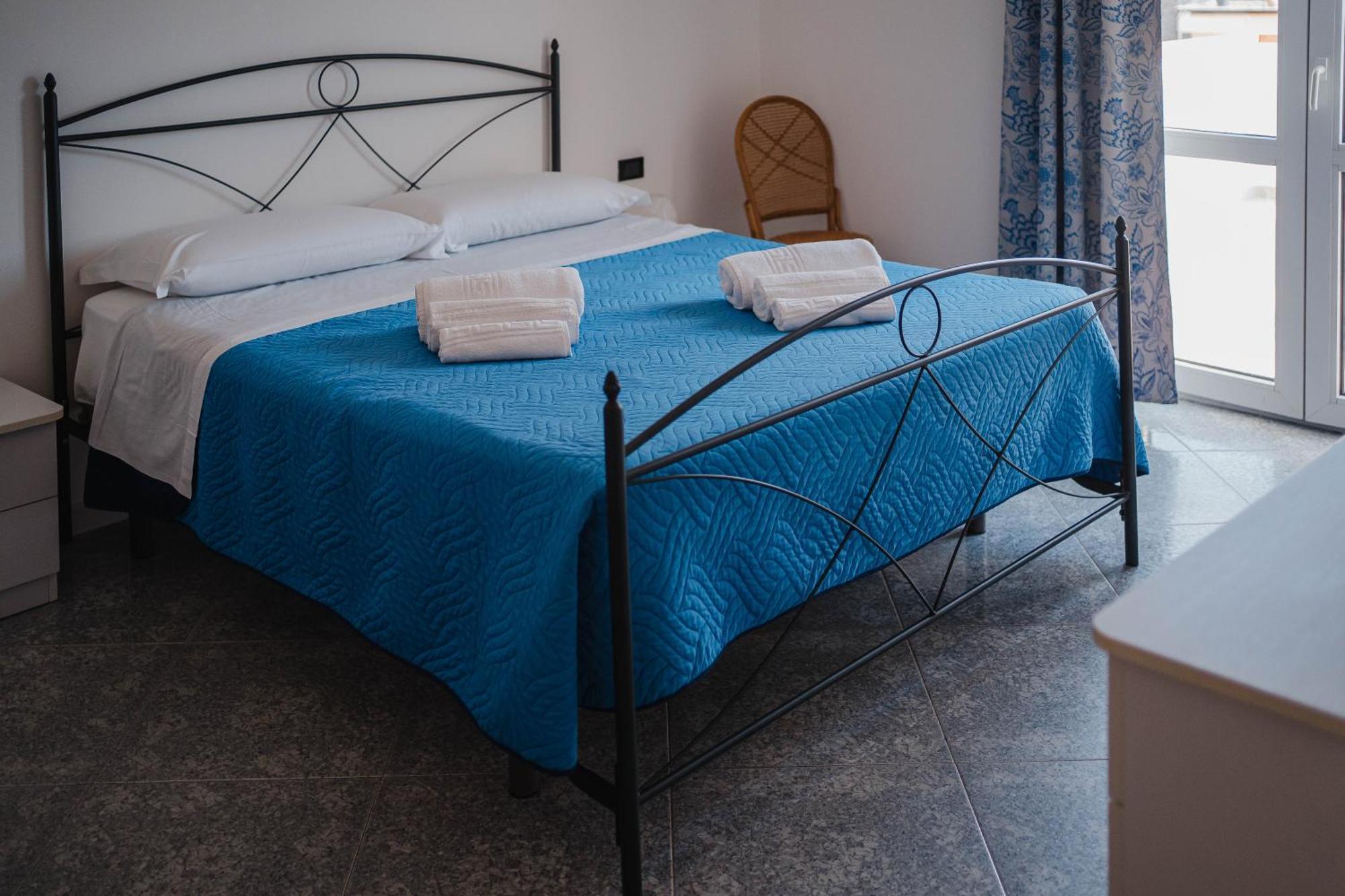 One-Bedroom Apartment Terrace,1671896006:JPEG