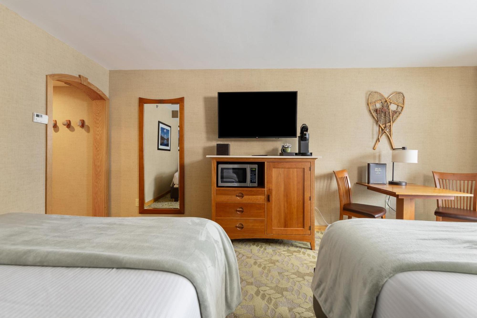 Lake Front Room with Two Queen Beds