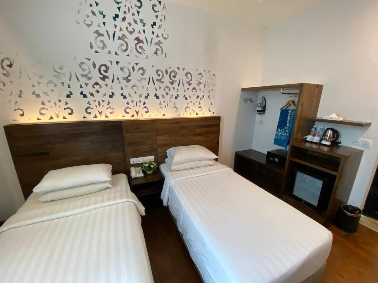 Twin Room,1682968412:JPEG