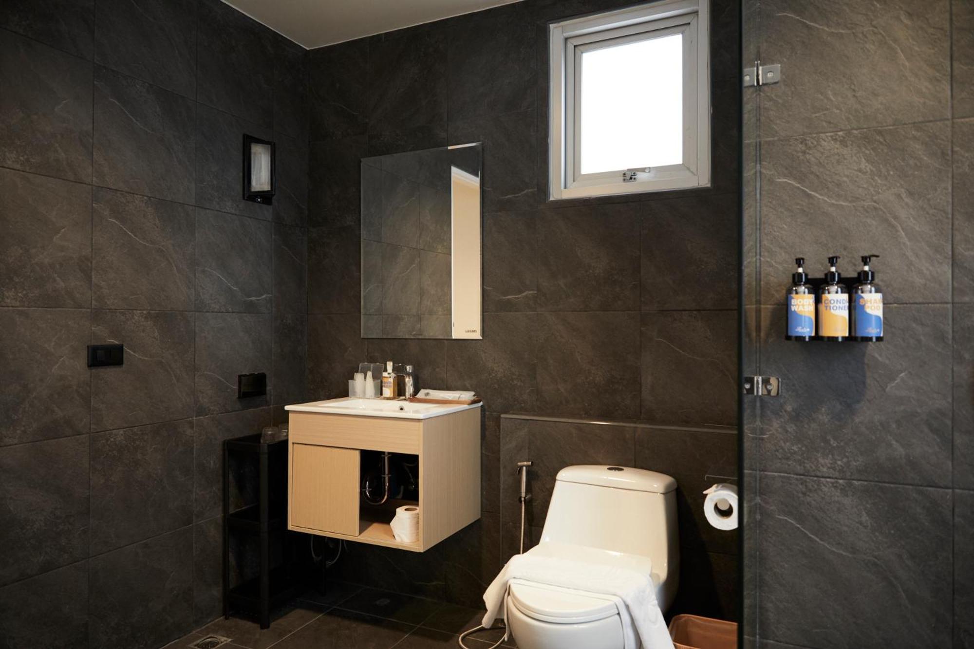 Leela Signature Suite,1683868489:JPEG