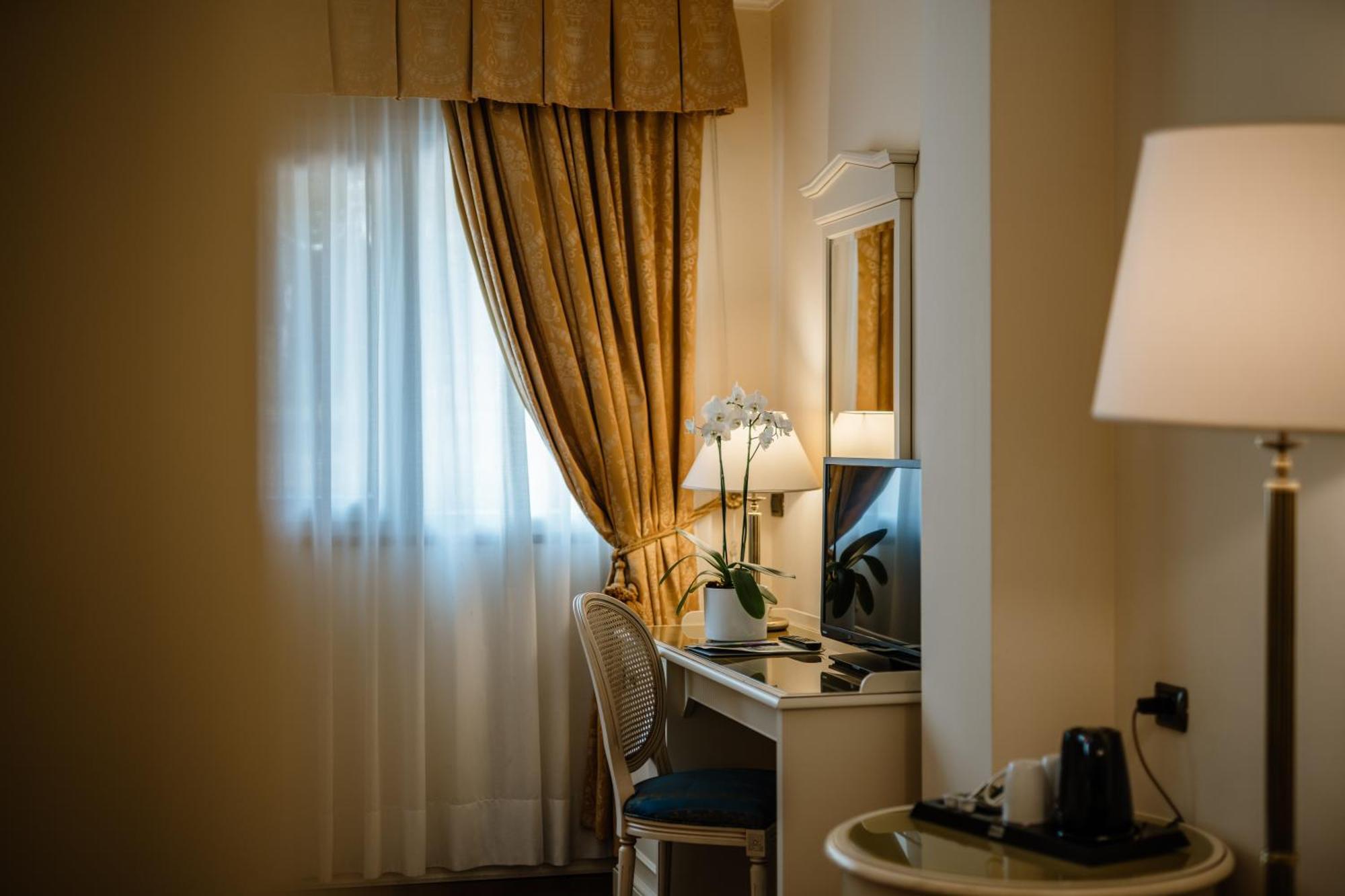 Superior Double Room with Partial Lake View,1697795646:JPEG