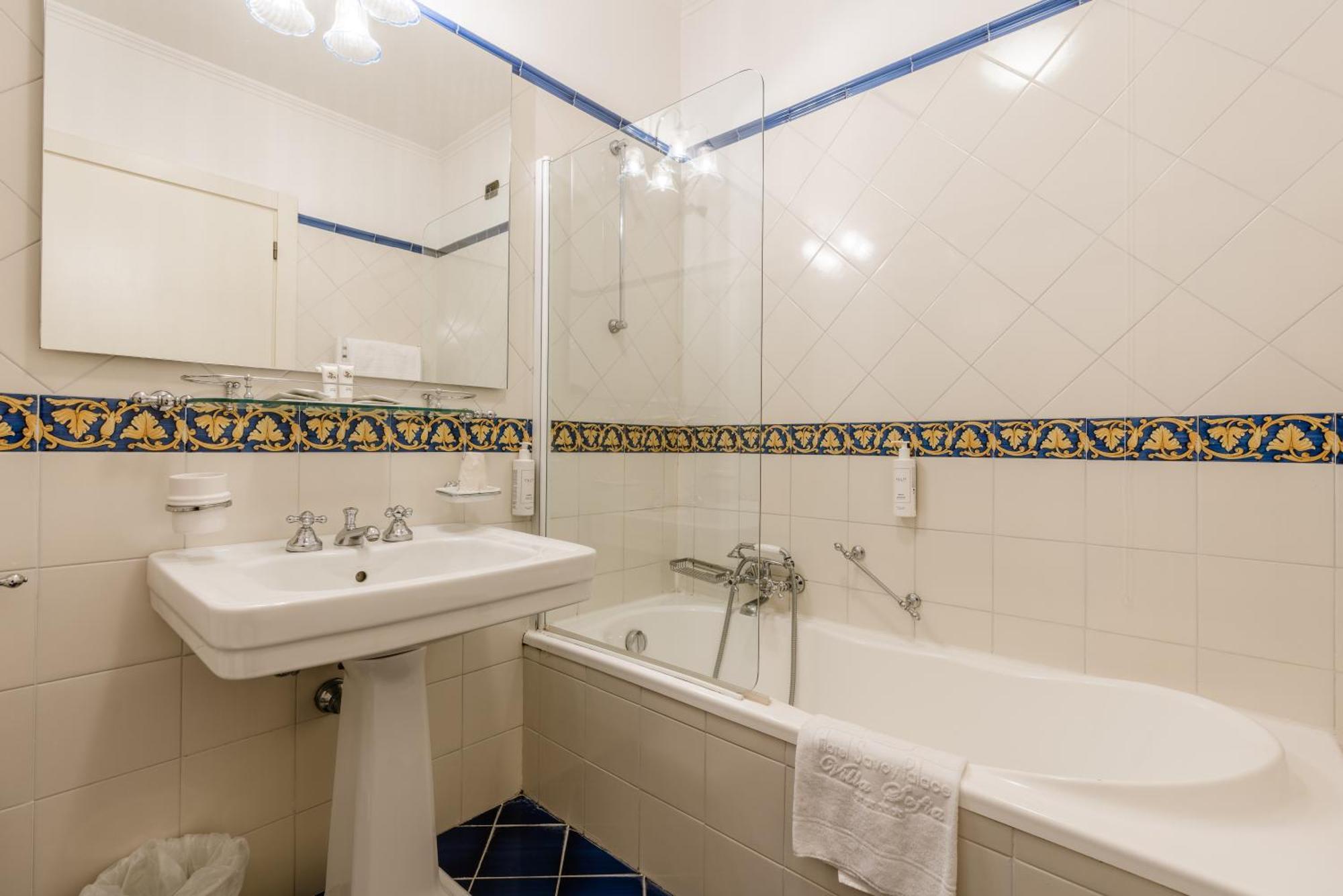 Deluxe Double Room with Balcony and Lake View,1742589941:JPEG