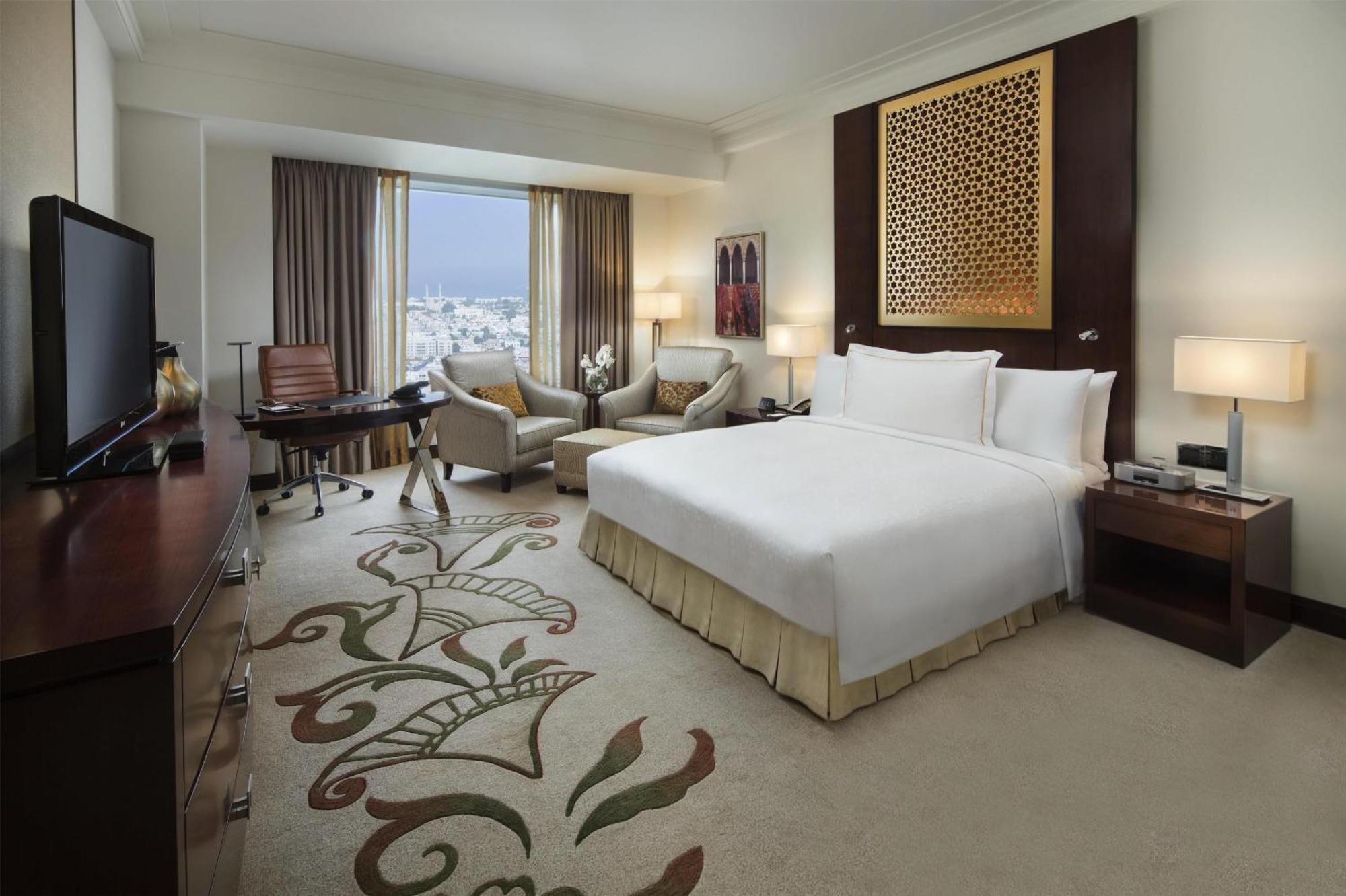 Deluxe King Room with Skyline View