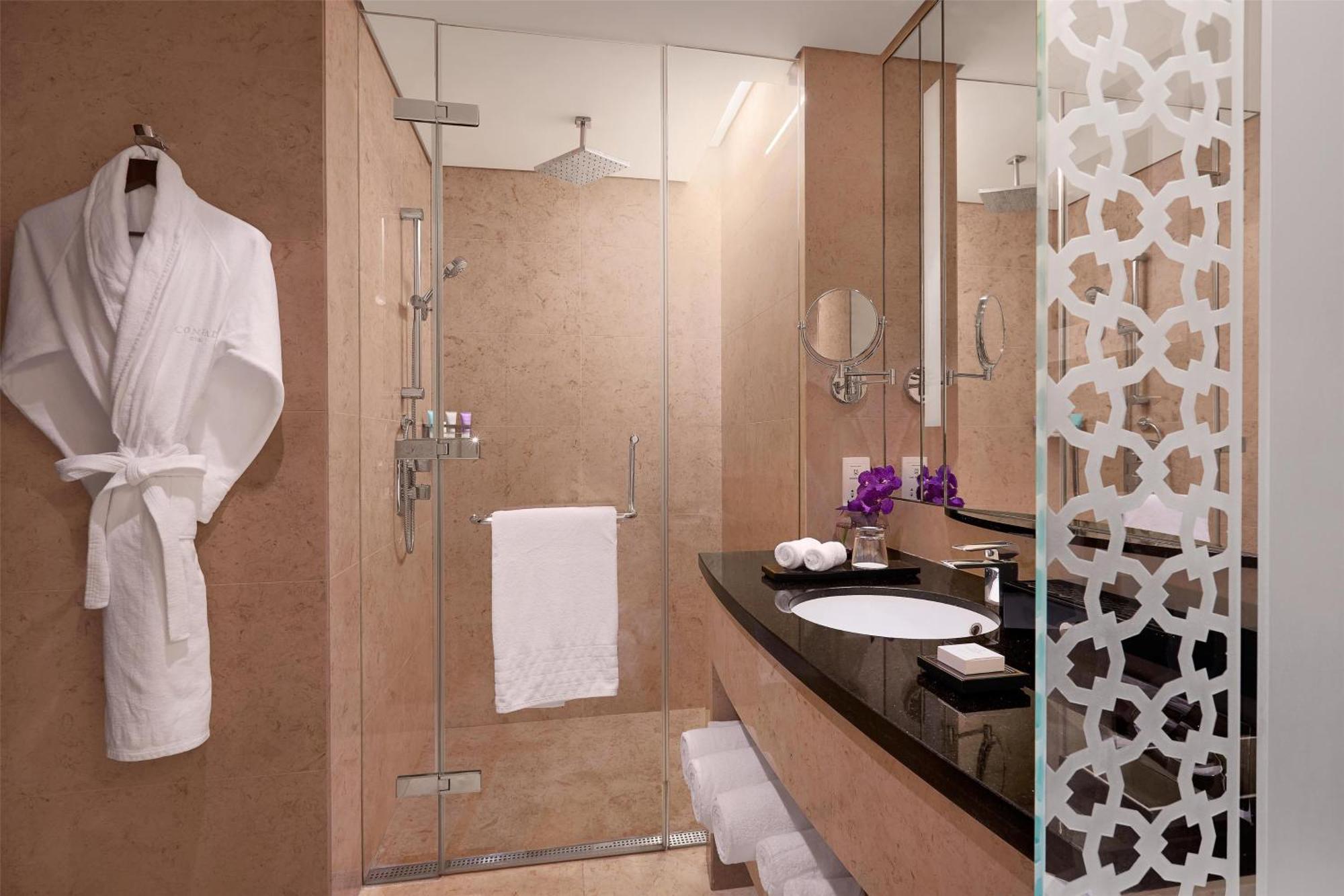 Deluxe Corner King room with panoramic view