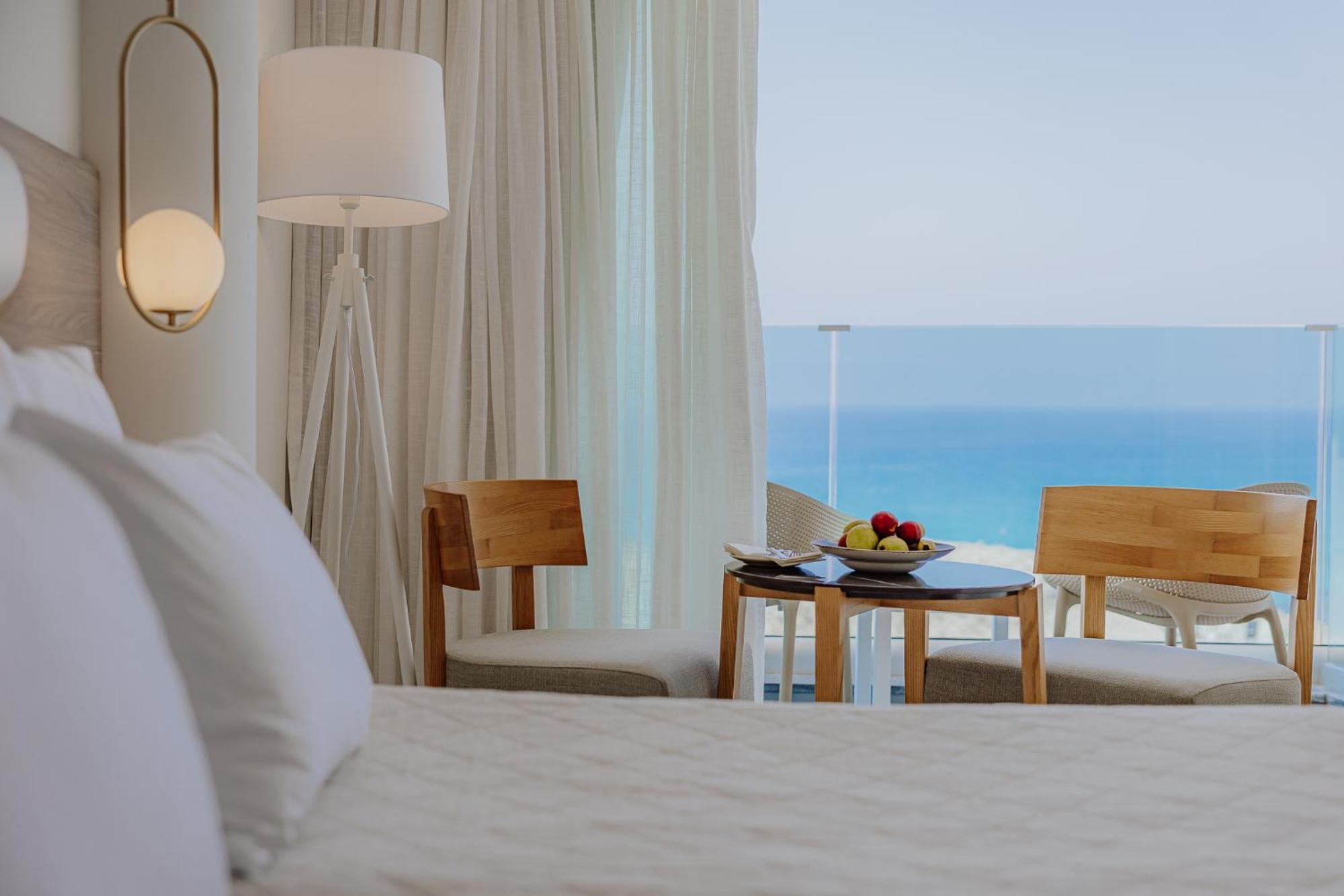 Penthouse Tweepersoonskamer met 2 Aparte Bedden en Uitzicht op Zee
