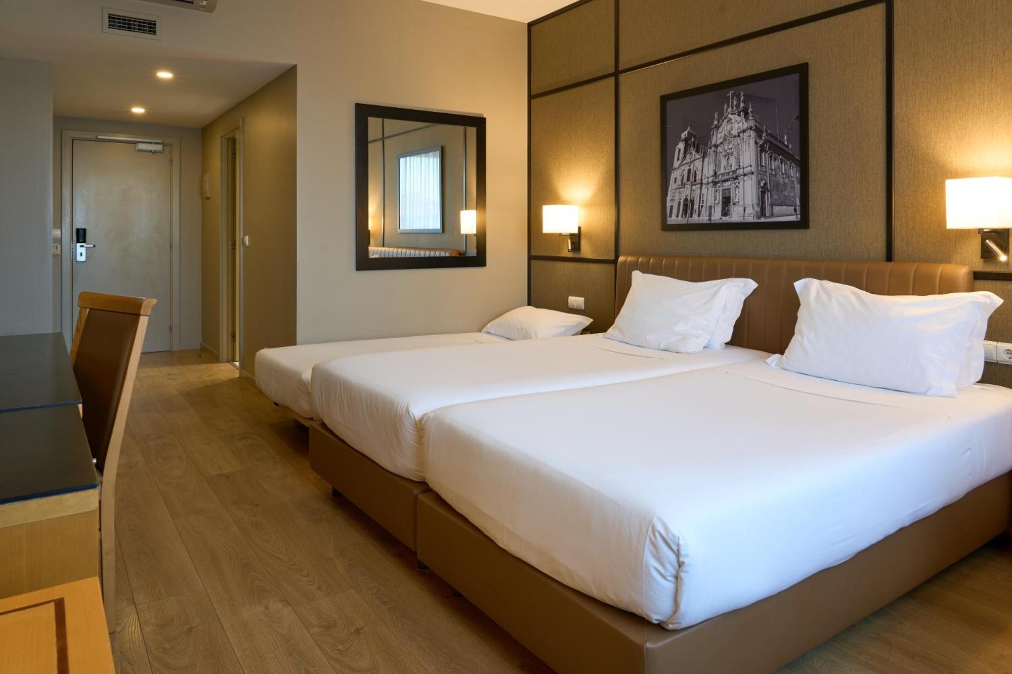 Standard Twin Room with Extra Bed