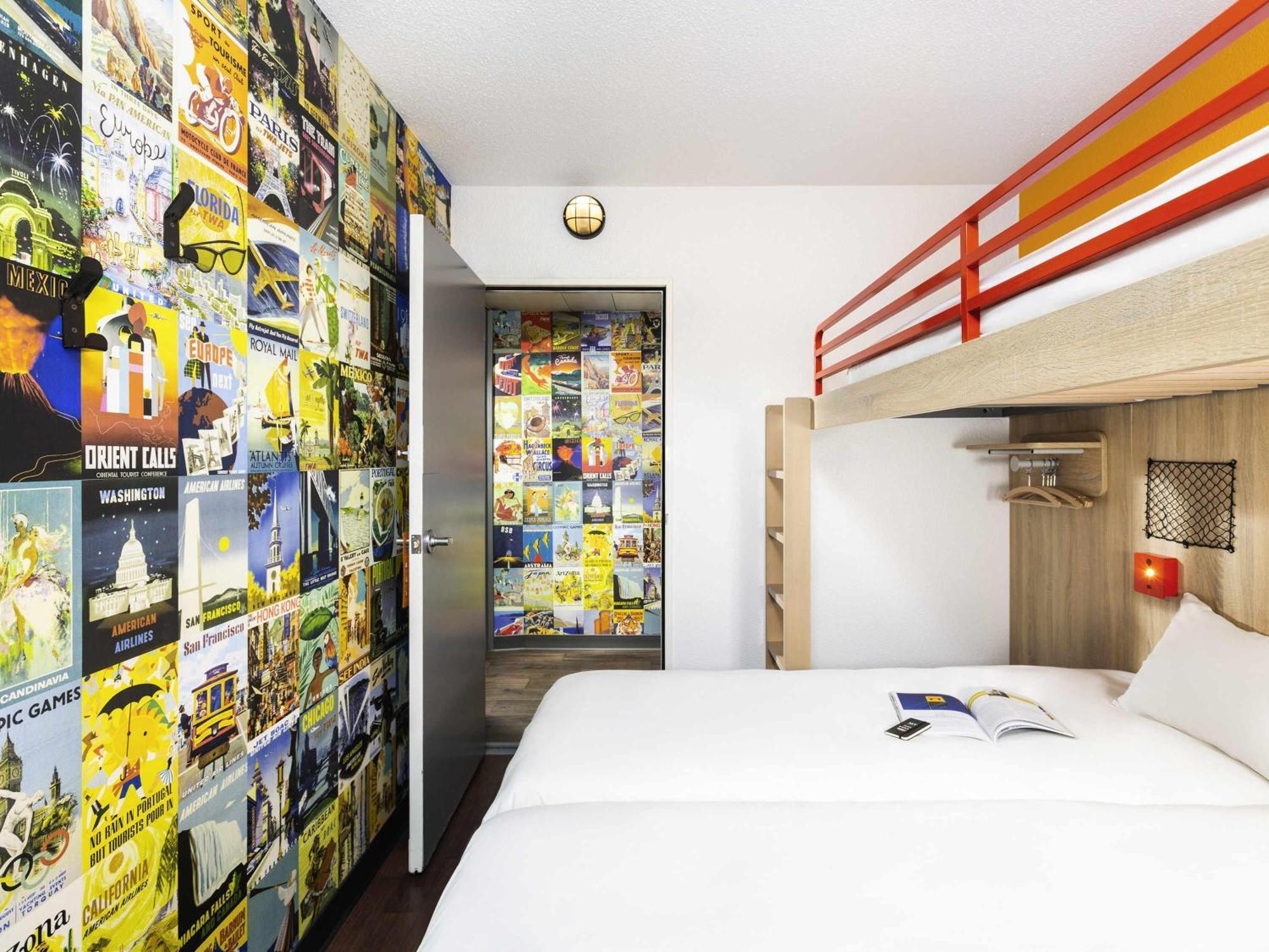 Chambre Repos avec 2 Lits Simples et 1 Lit Mezzanine