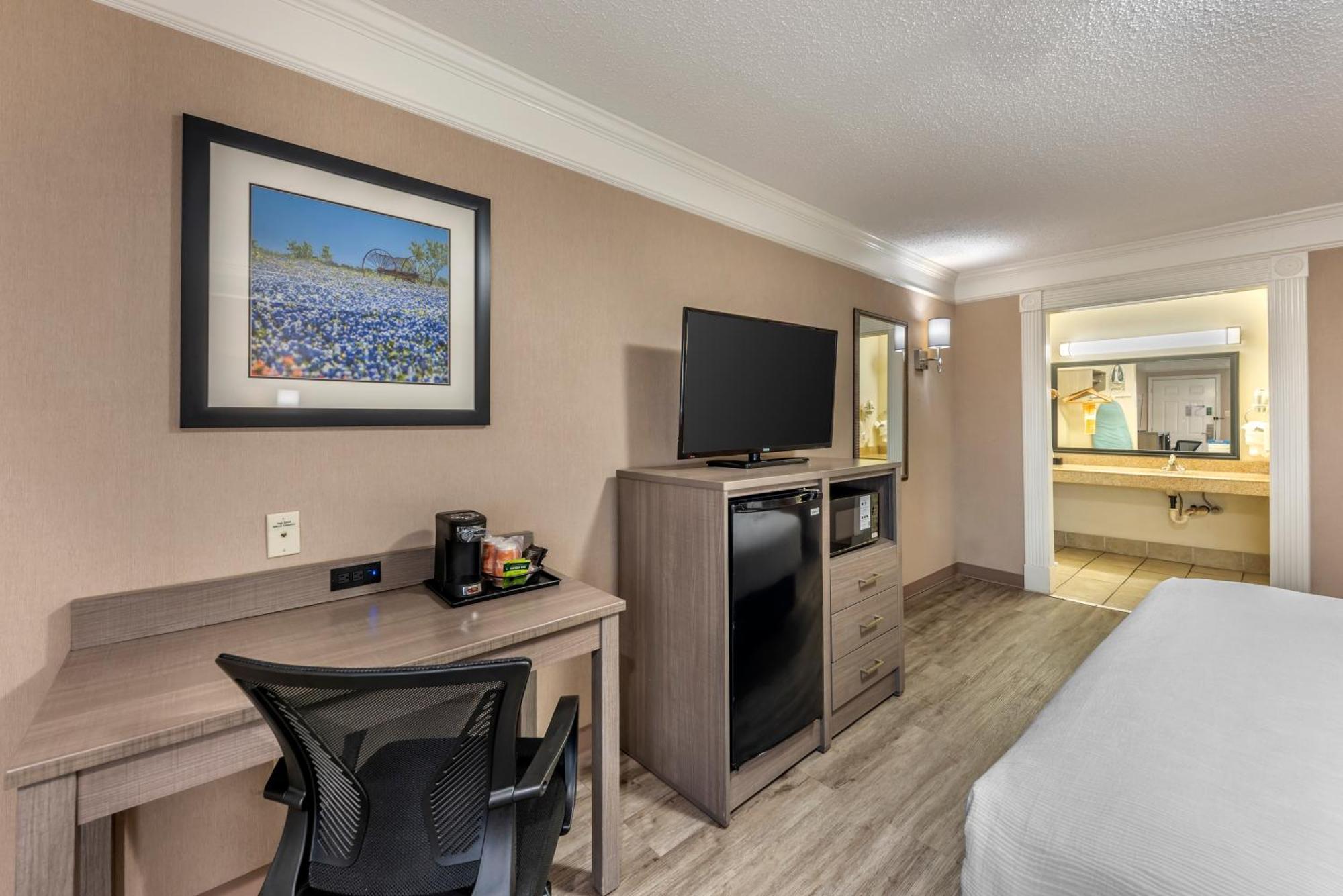 King Room - Accessible/Non-Smoking