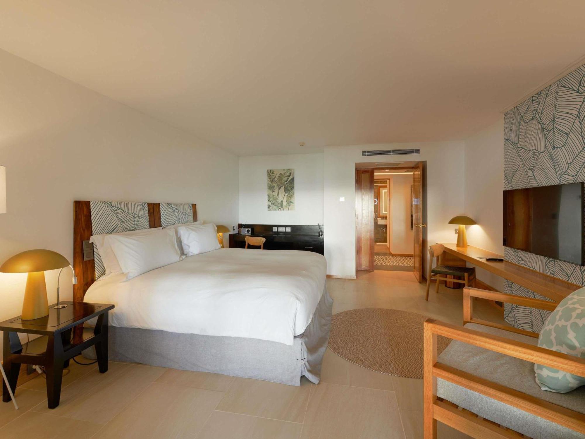 IMPERIAL SUITE, 1 King Size Bed, ocean view, direct beach access, balcony