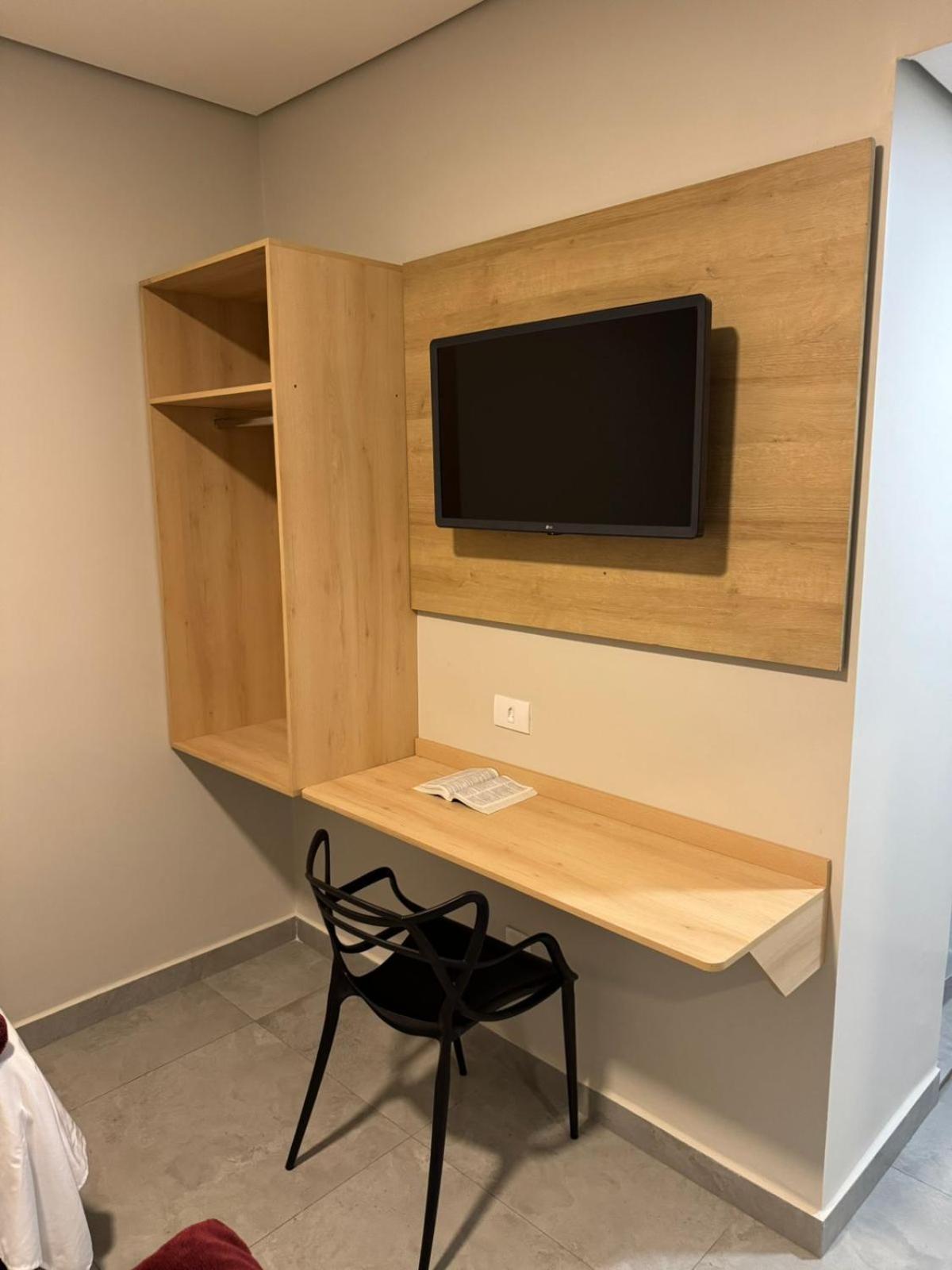 Quarto Deluxe (2 Adultos + 1 Criança)