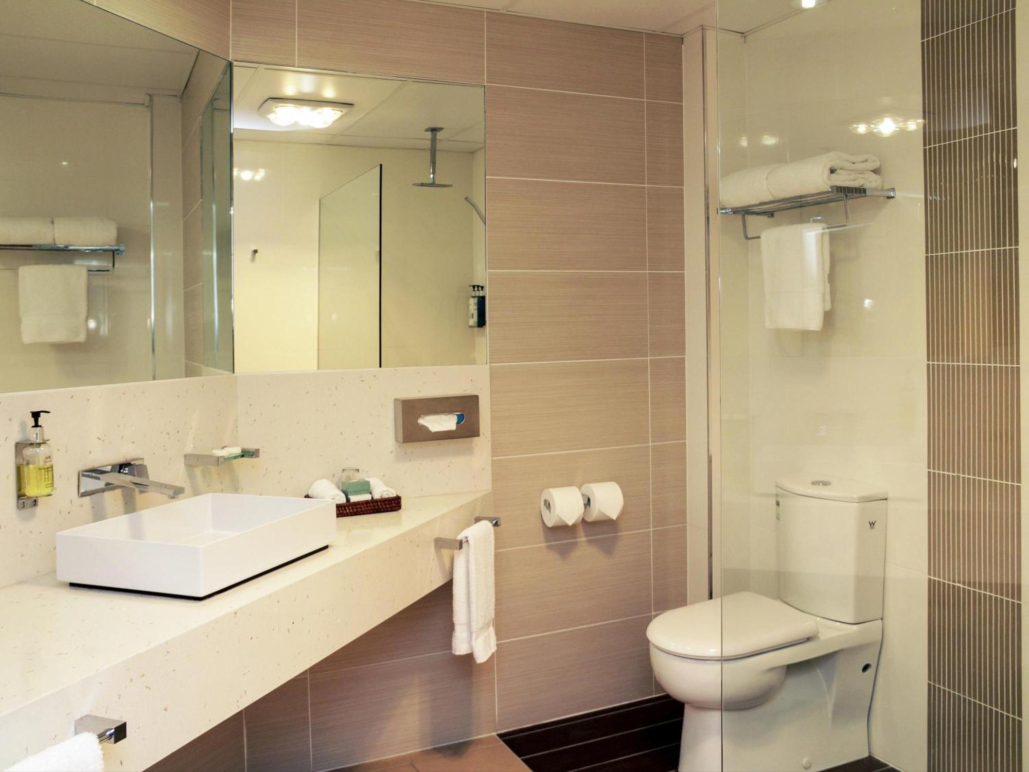 Deluxe Suite with One Queen Bed and Two Single Beds