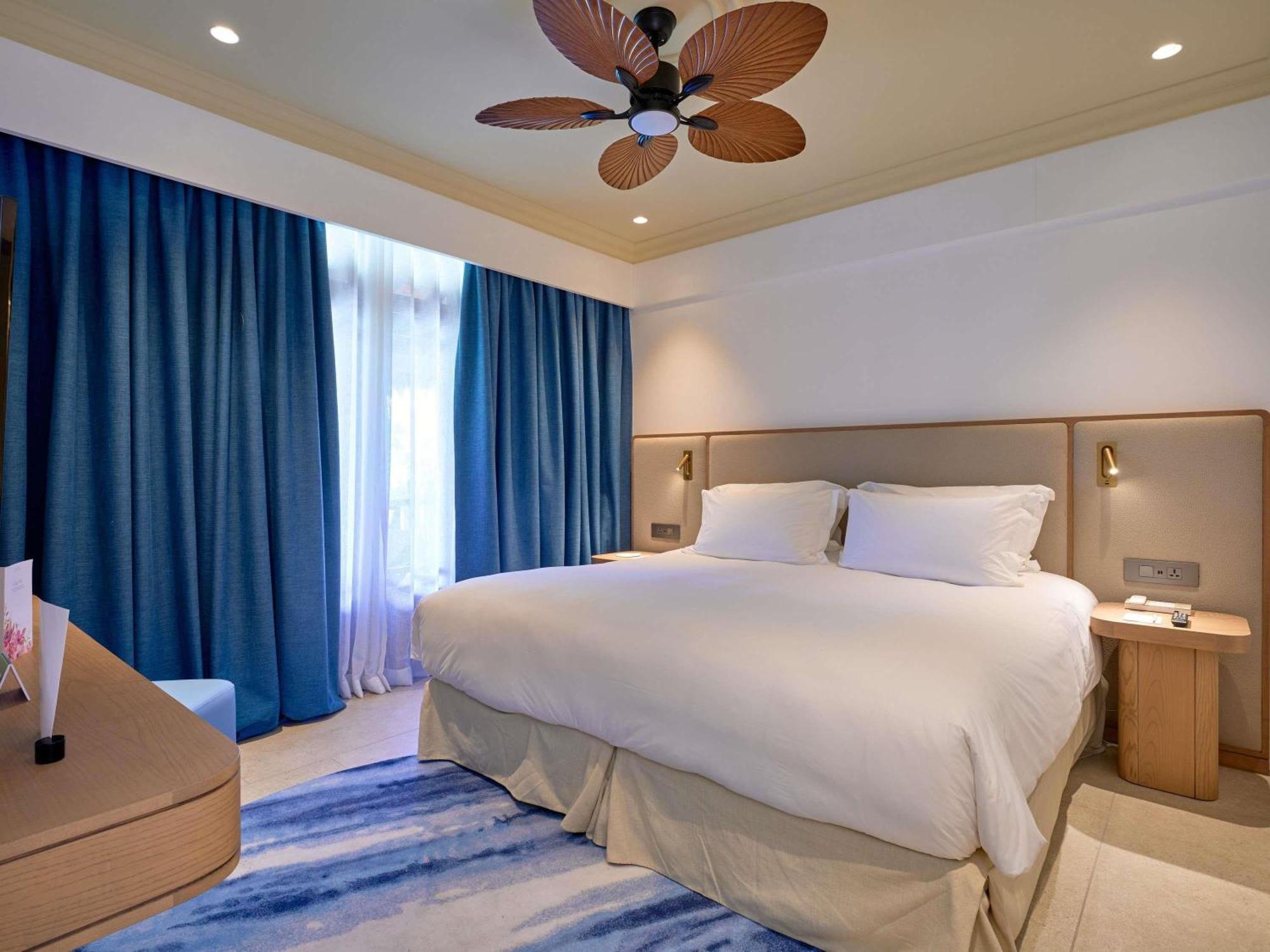 PRESTIGE SUITE, 1 King Bed, Garden view, balcony or terrace