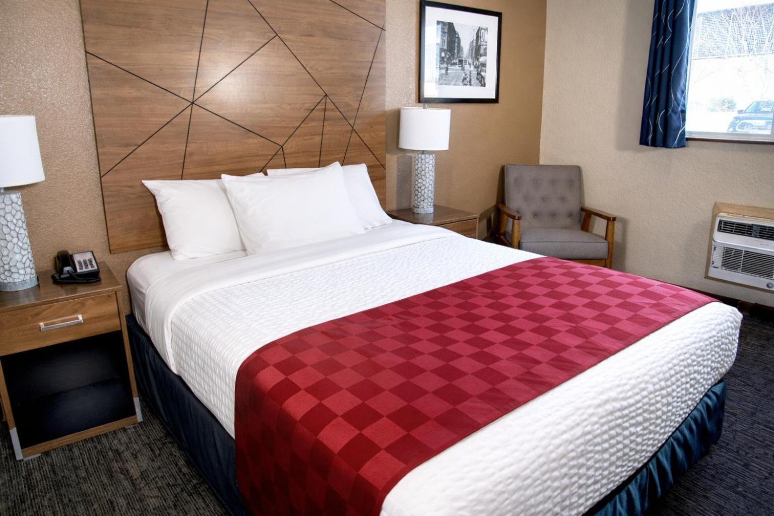 Queen Room - Smoking,1742771777:JPEG