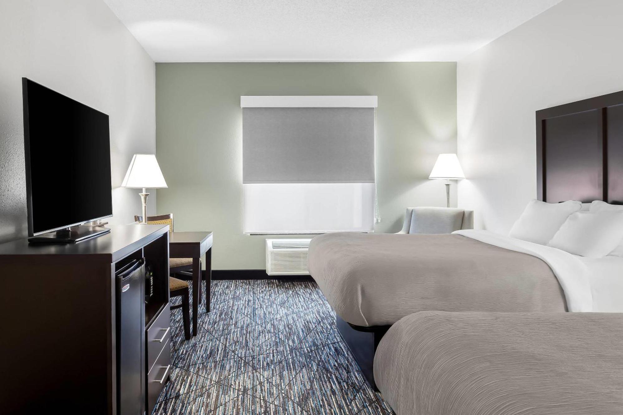 Queen Room with Two Queen Beds - Non-Smoking
