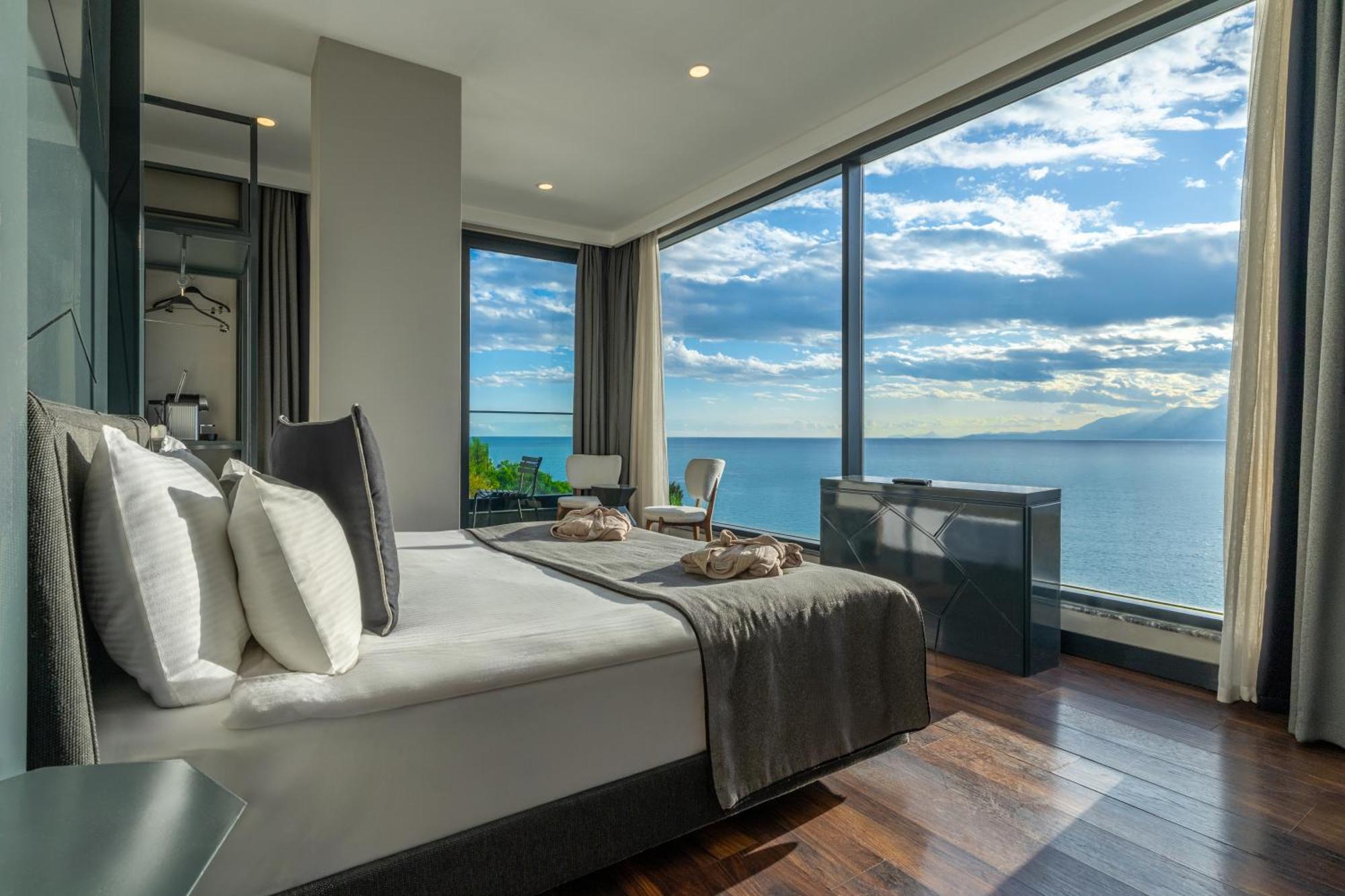 Double Room with Balcony and Sea View