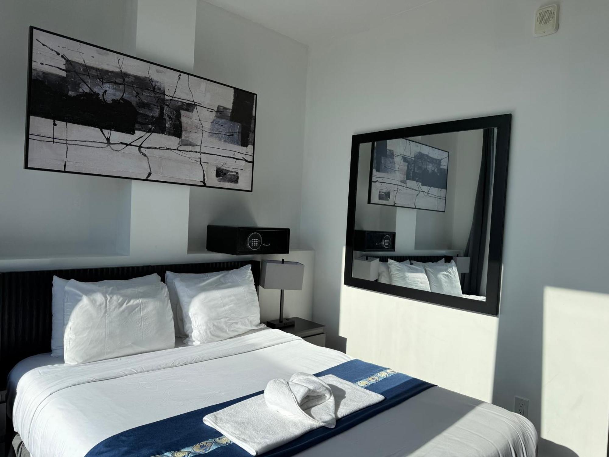 Deluxe Queen Room