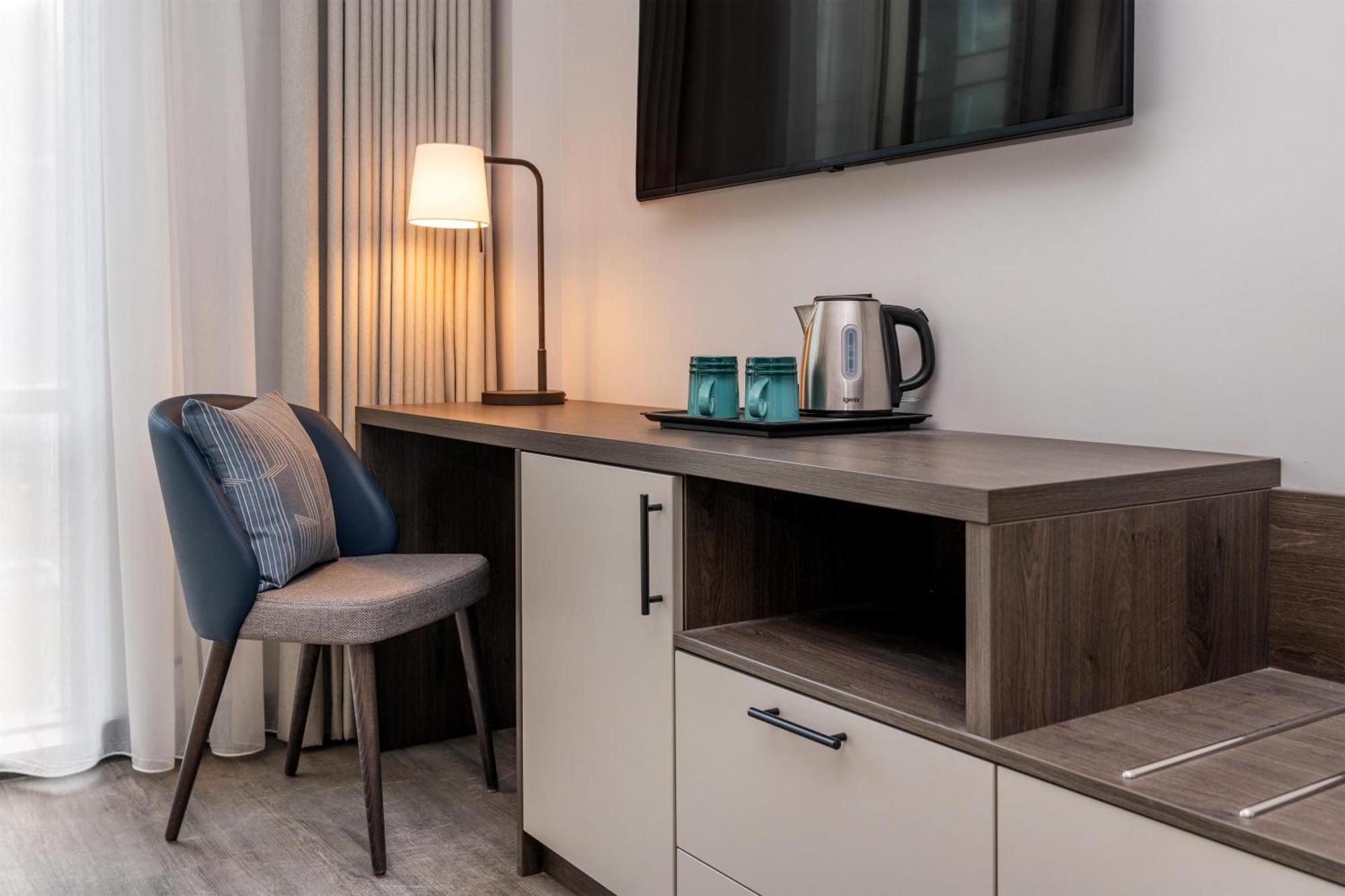 King Room with Roll-In Shower - Disability Access