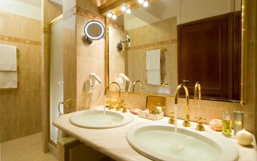 Junior Suite with Lake View