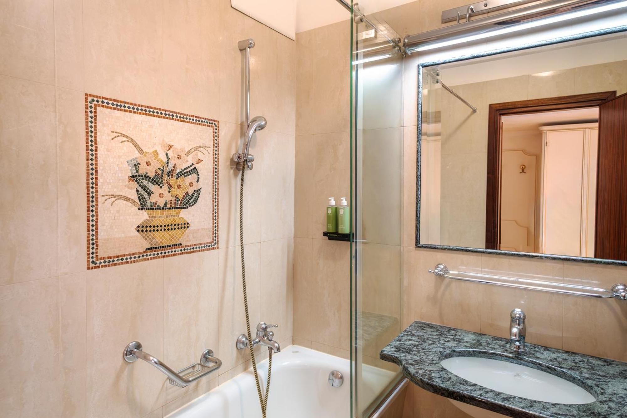Deluxe Double or Twin Room - Mountain Side
