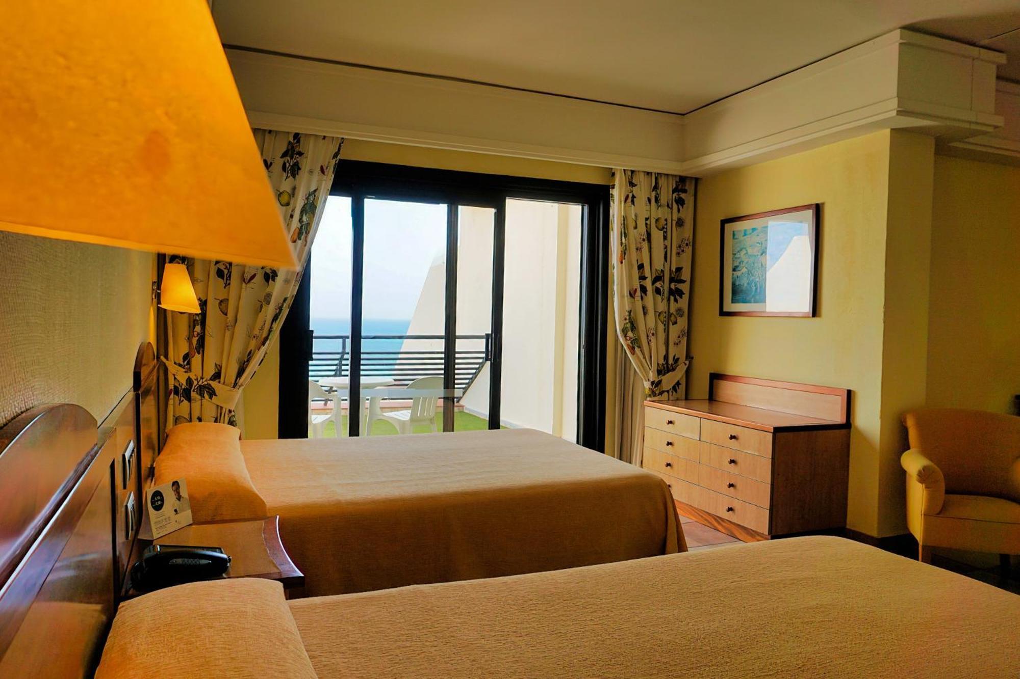 Chambre Double ou Lits Jumeaux - Vue Latérale sur Mer