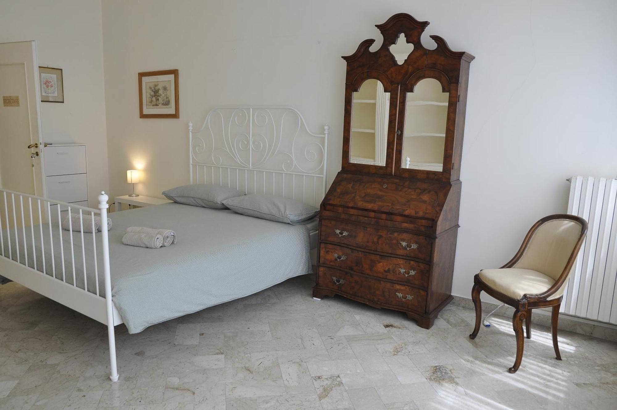 Double Room,1756830469:JPEG