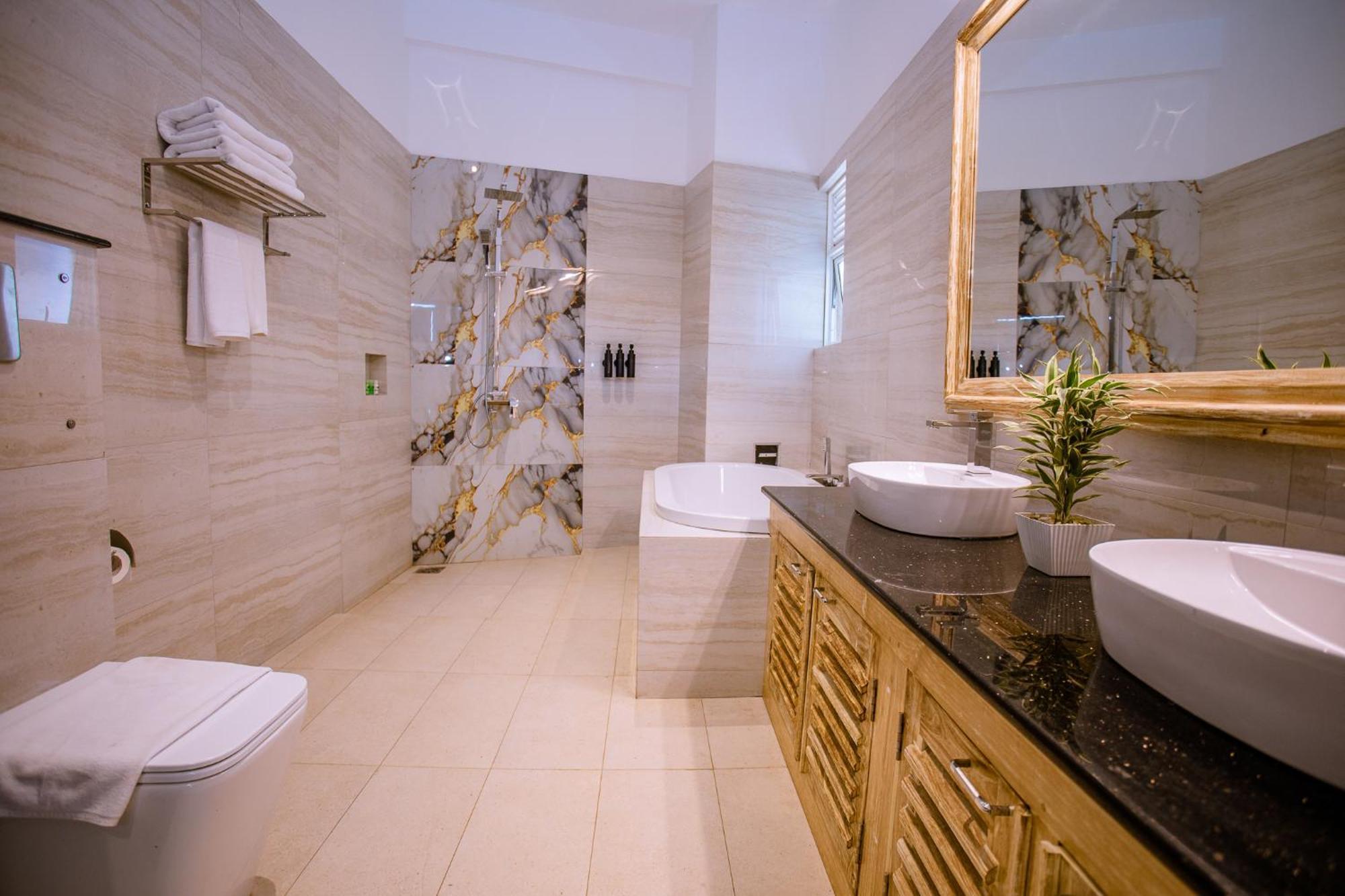 Queen Suite with Sea View