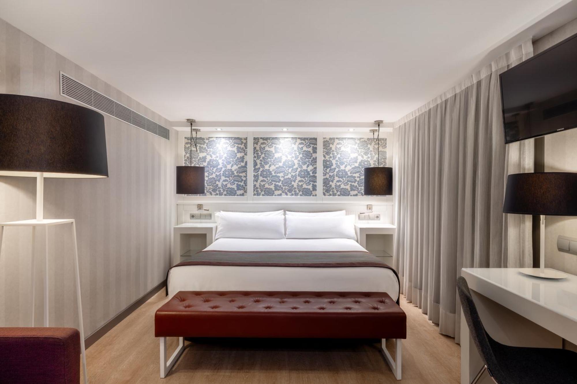 Quarto com Cama de Casal ou 2 de Solteiro