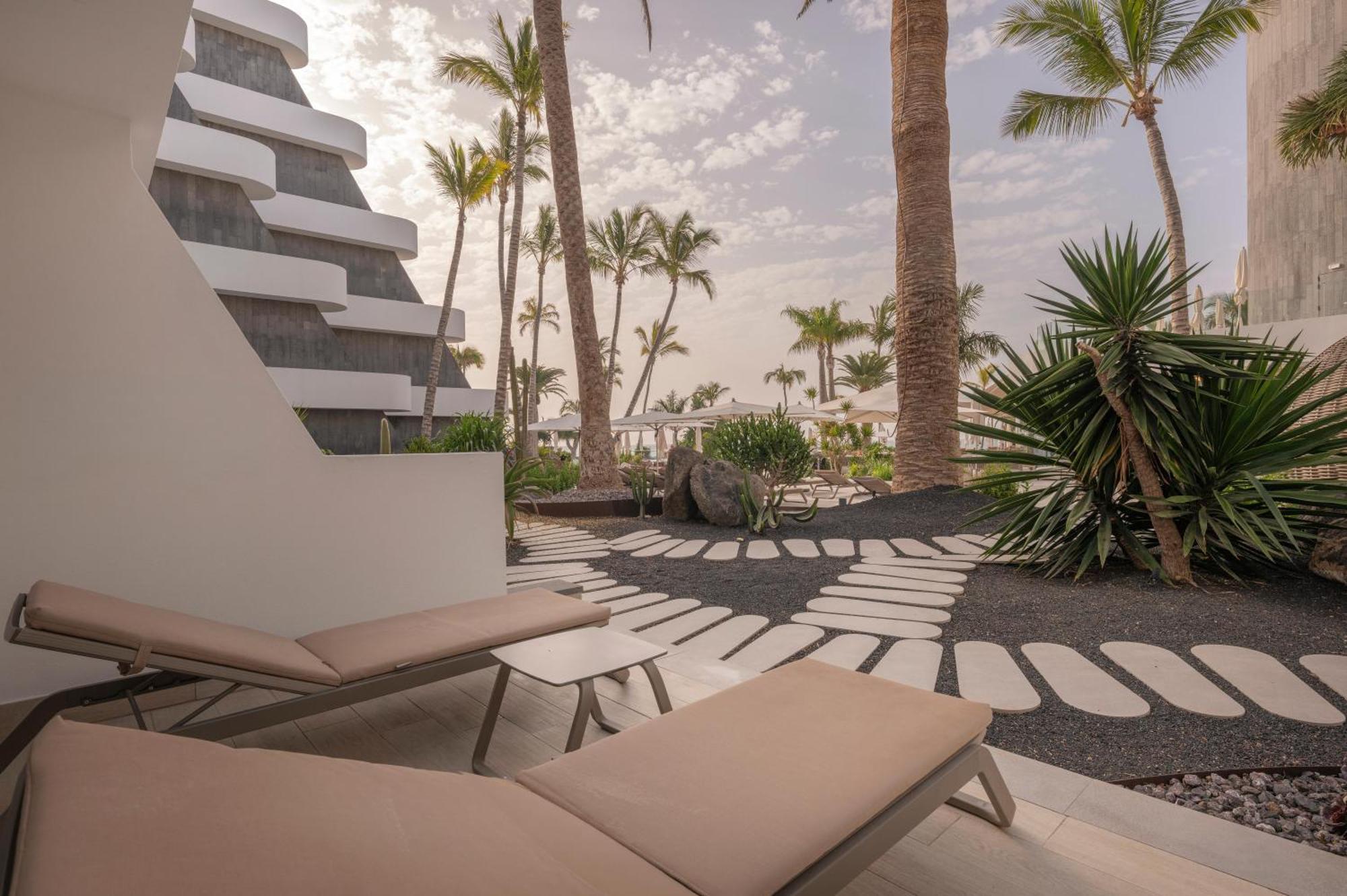 Suite Garden or Pool View,1771537457:JPEG