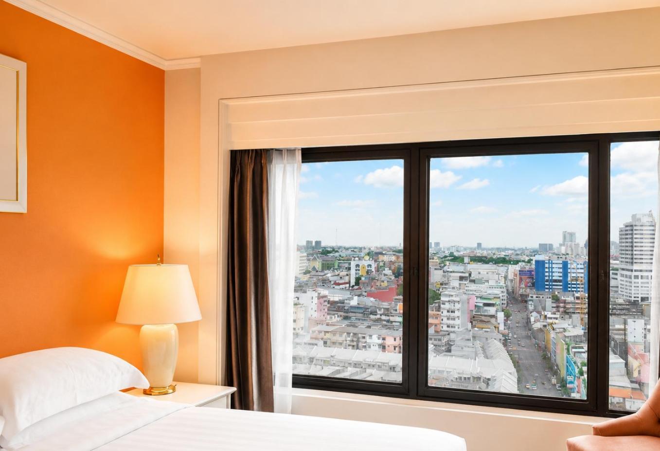 Quarto Superior com Cama King-size e Vista da Cidade
