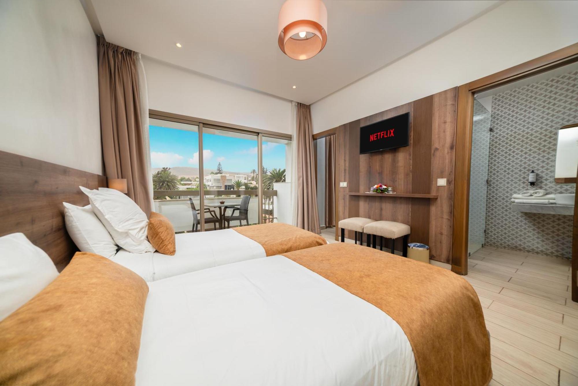 Zweibettzimmer mit Balkon