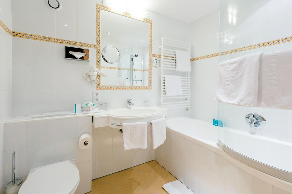 Double Room with Two Double Beds - Mobility Access/Non-Smoking,704643991:JPEG