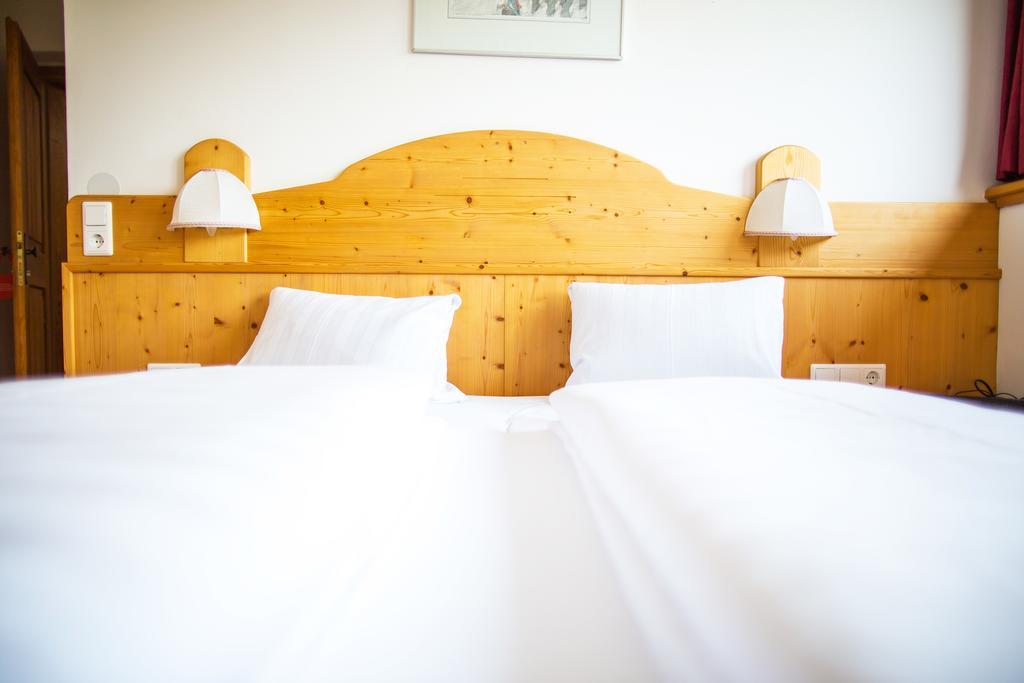 Dreibettzimmer mit Bergblick
