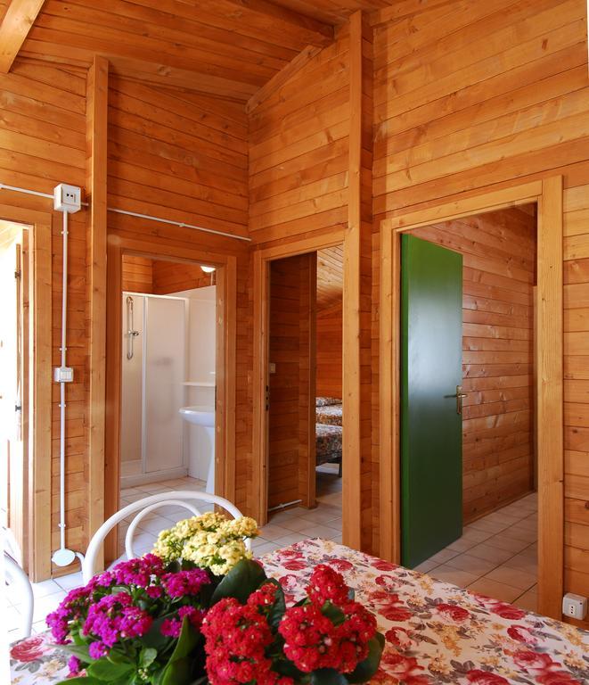 Bungalow (4 Adults)