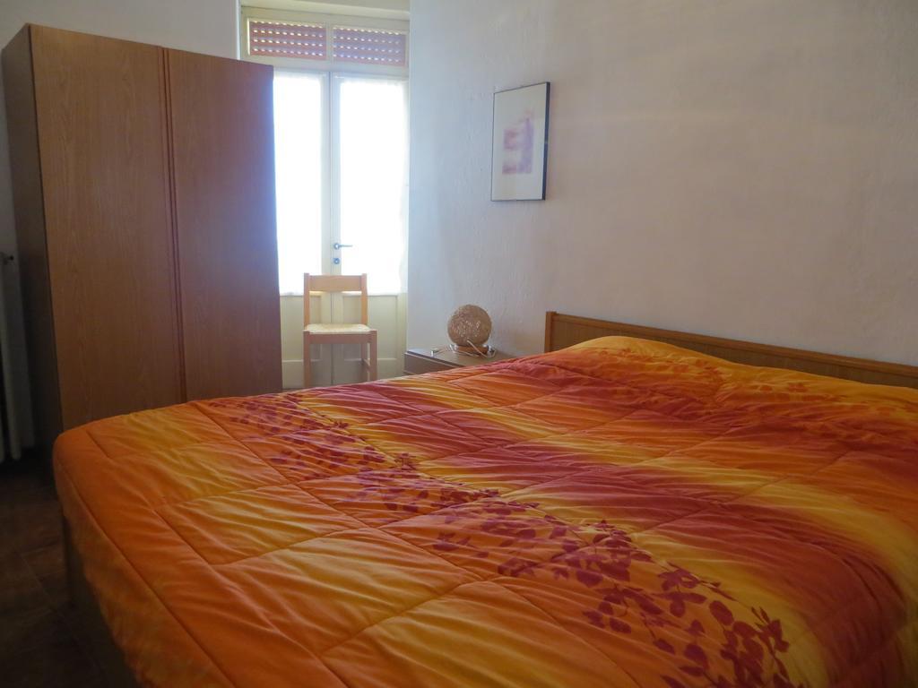 One-Bedroom Apartment Balcony,1138286173:JPEG