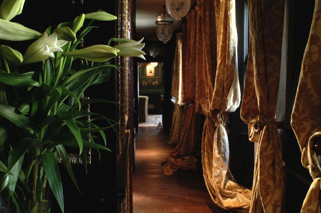 Suite de Luxe - Guardroom