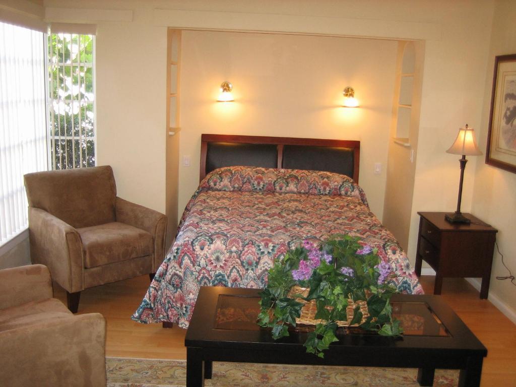Standard Queen Room