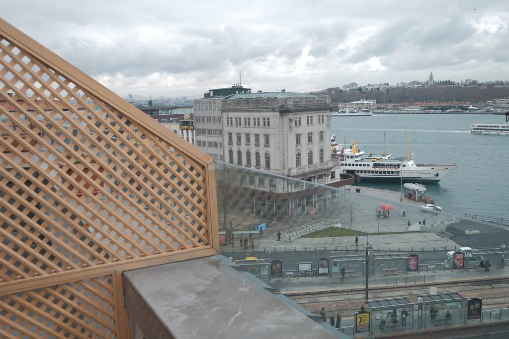 Superior-Doppelzimmer mit seitlichem Meerblick und Balkon